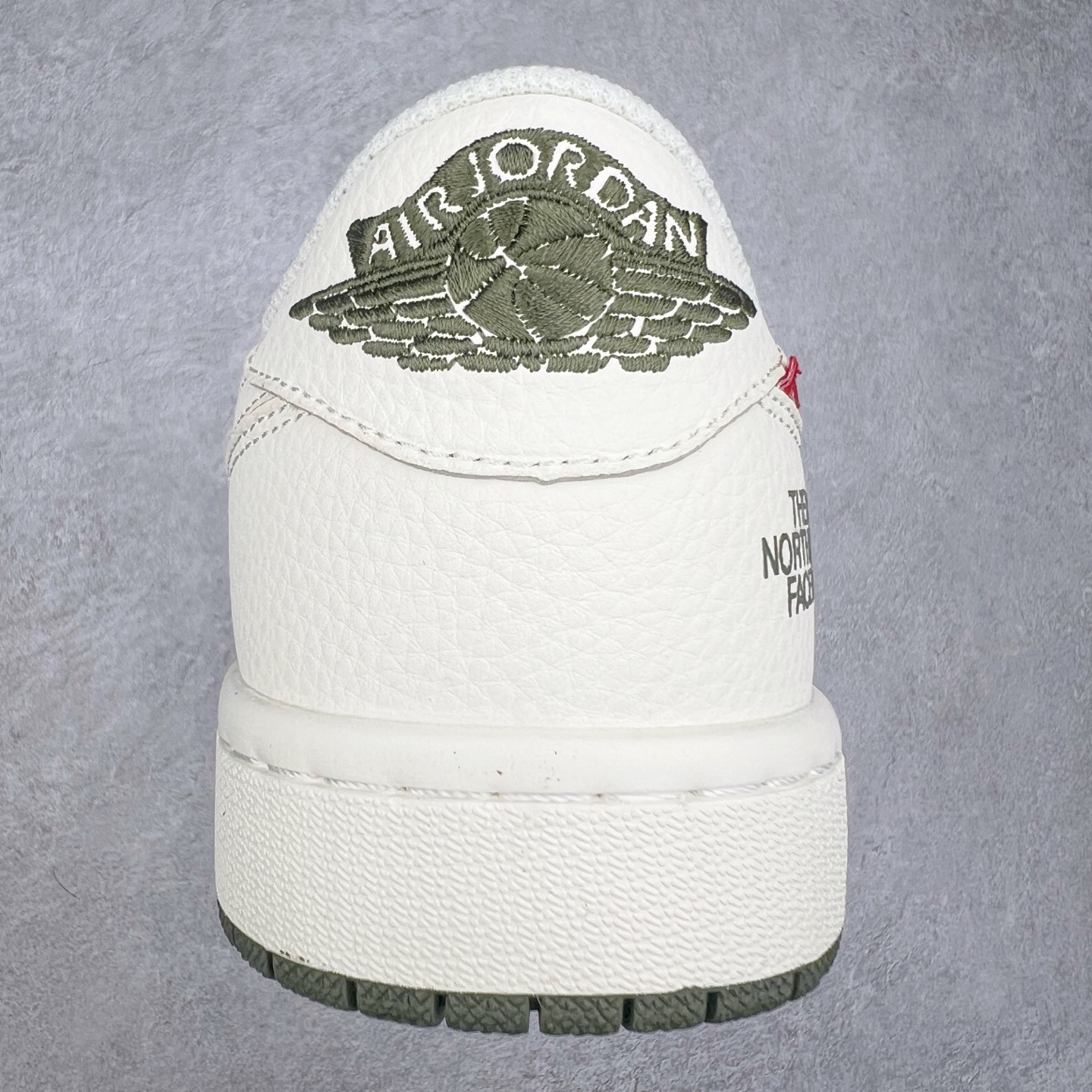 图片[8]-TS x Air Jordan AJ1 Low 倒钩低帮联名定制配色 DIY6188-005 原厂内置气垫魔块 A模大底 头层小牛皮 鞋舌AJ原厂专用牛津布+AJ专用反口珍珠布+原厂无杂质高弹内里海棉+特殊封边弹力鞋带 尺码：36 36.5 37.5 38 38.5 39 40 40.5 41 42 42.5 43 44 44.5 45 46 47.5-选品中心