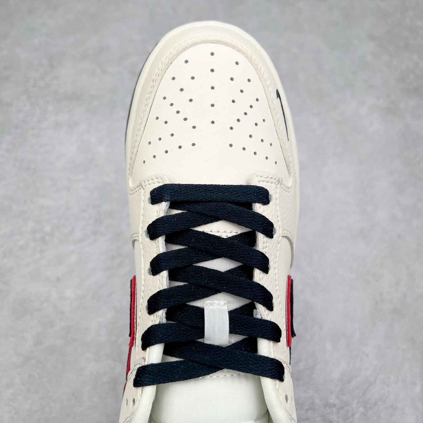 图片[4]-NK Dunk Low 定制配色 LW1818-110 大厂出品 极力推荐 原装头层材料 独家版型蒸餾加工帶來的是更好的视觉和脚感体验大厂纯原品质出货 清洁度 电绣工艺 皮料切割干净无任何毛边 细节完美 尺码：36 36.5 37.5 38 38.5 39 40 40.5 41 42 42.5 43 44 44.5 45-选品中心