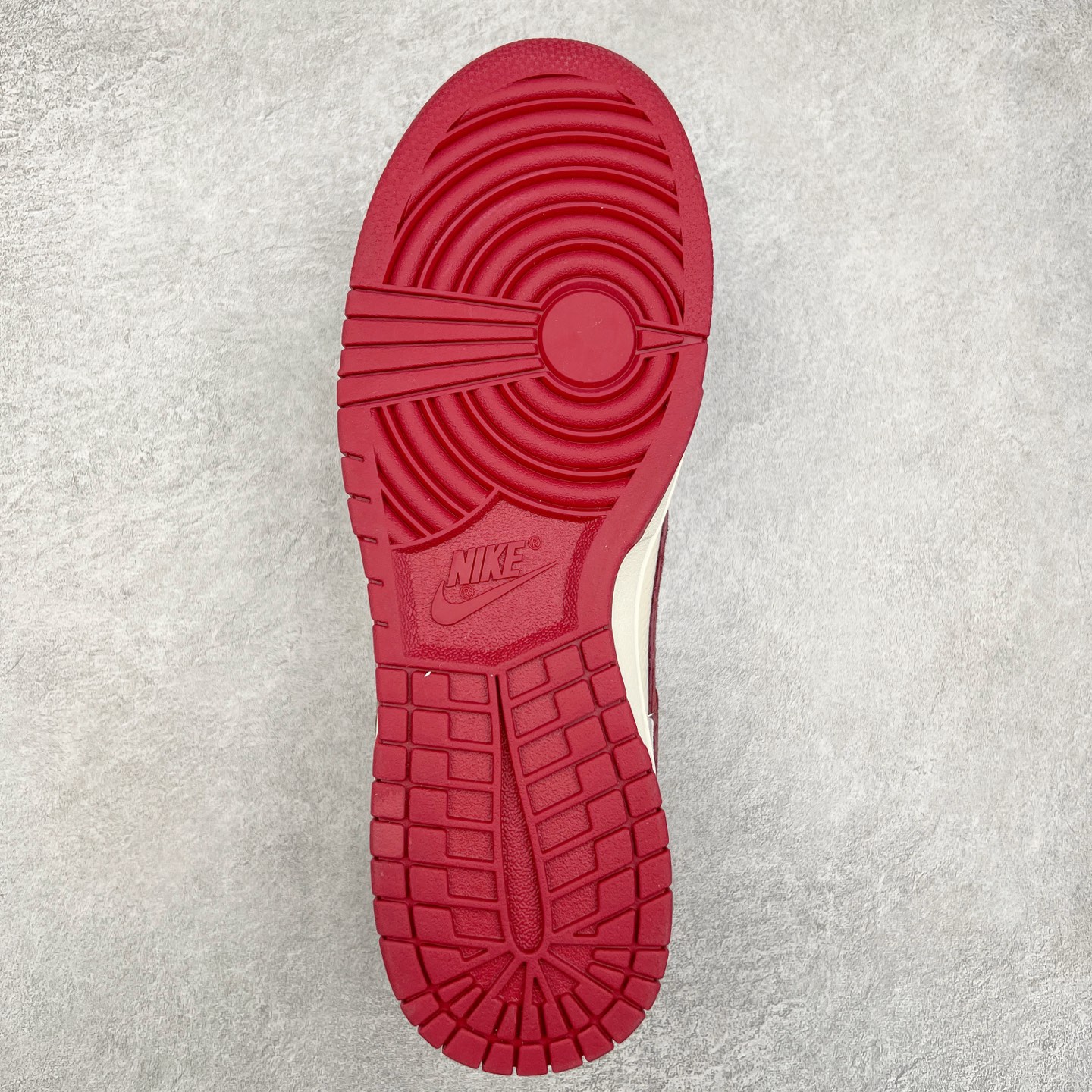 图片[9]-NK Dunk Low 定制配色 KK1333-031 大厂出品 极力推荐 原装头层材料 独家版型蒸餾加工帶來的是更好的视觉和脚感体验大厂纯原品质出货 清洁度 电绣工艺 皮料切割干净无任何毛边 细节完美 尺码：36 36.5 37.5 38 38.5 39 40 40.5 41 42 42.5 43 44 44.5 45-选品中心