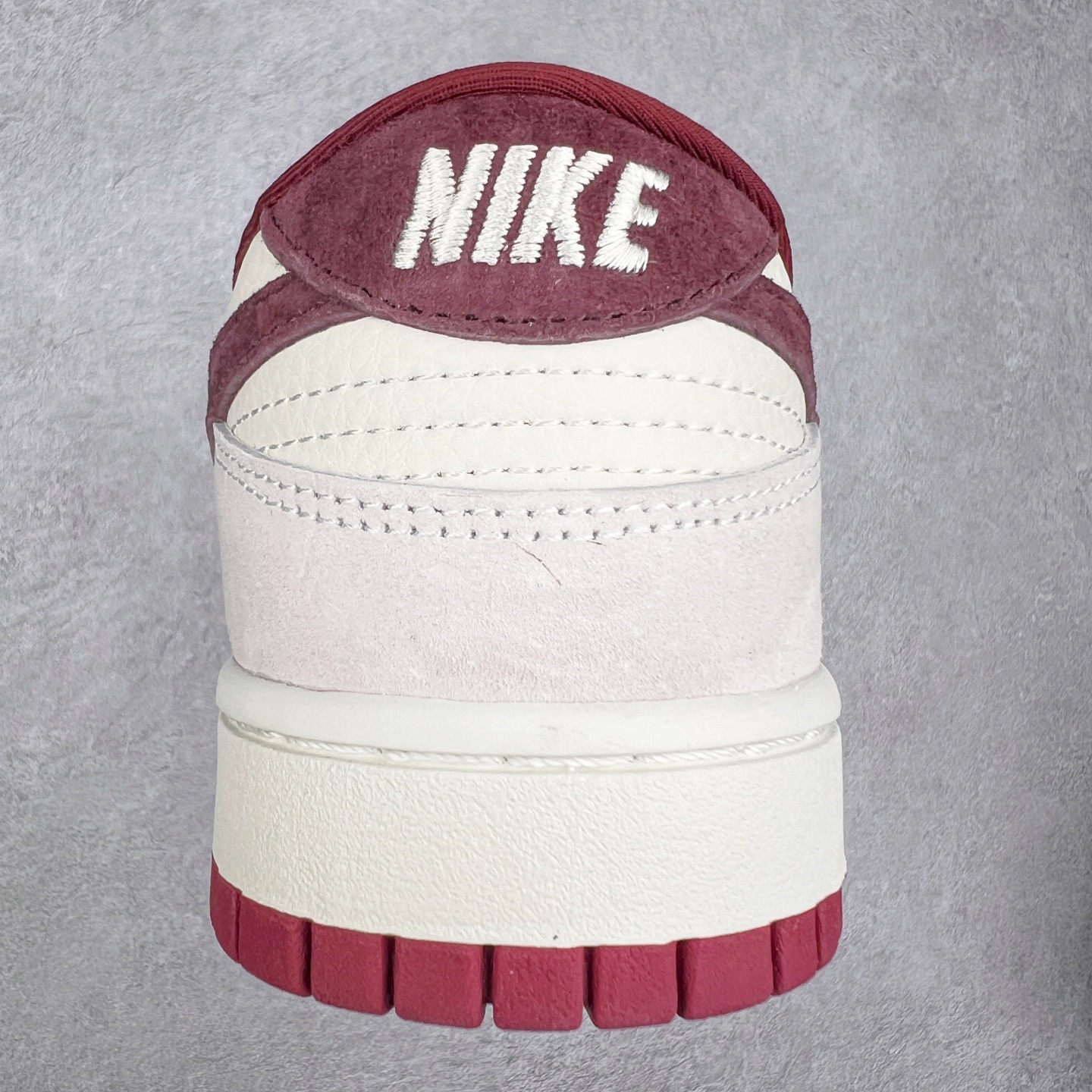 图片[8]-NK Dunk Low 定制配色 KK1333-031 大厂出品 极力推荐 原装头层材料 独家版型蒸餾加工帶來的是更好的视觉和脚感体验大厂纯原品质出货 清洁度 电绣工艺 皮料切割干净无任何毛边 细节完美 尺码：36 36.5 37.5 38 38.5 39 40 40.5 41 42 42.5 43 44 44.5 45-选品中心