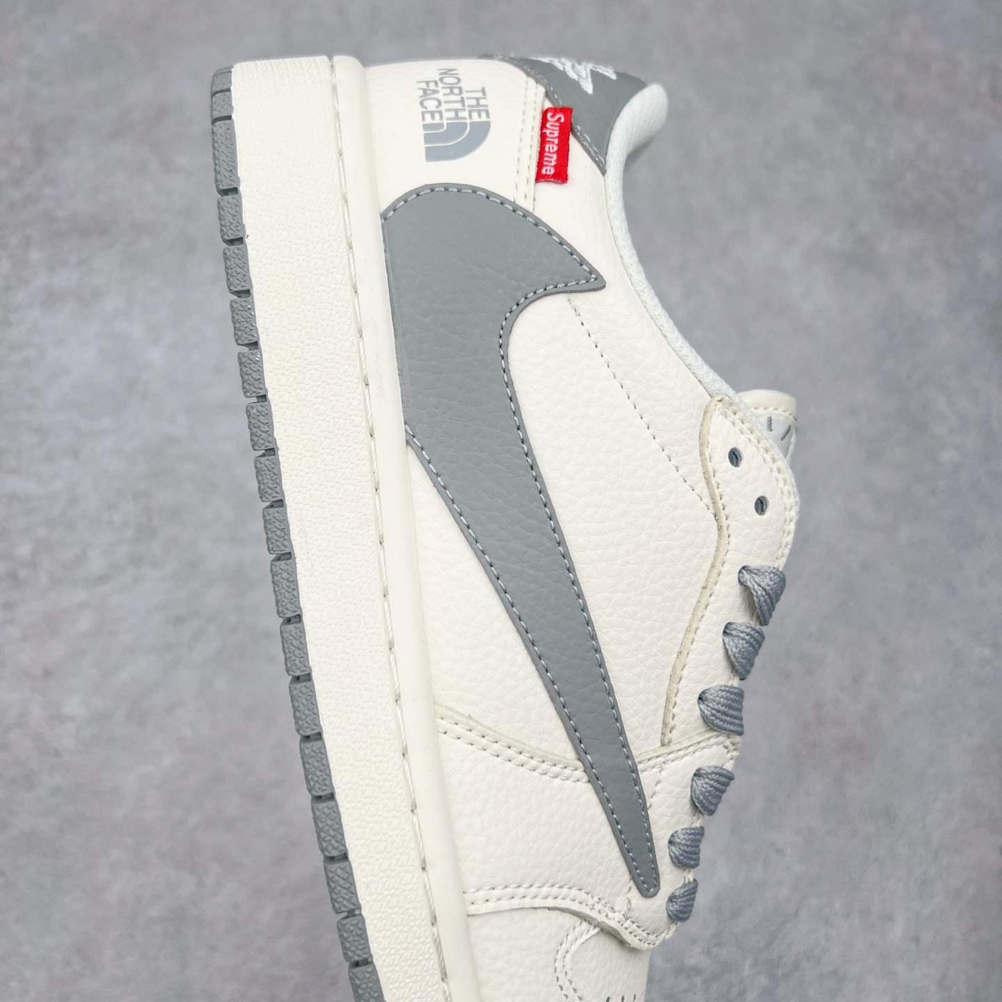 图片[6]-TS x Air Jordan AJ1 Low 倒钩低帮联名定制配色 DIY6188-001 原厂内置气垫魔块 A模大底 头层小牛皮 鞋舌AJ原厂专用牛津布+AJ专用反口珍珠布+原厂无杂质高弹内里海棉+特殊封边弹力鞋带 尺码：36 36.5 37.5 38 38.5 39 40 40.5 41 42 42.5 43 44 44.5 45 46 47.5-选品中心