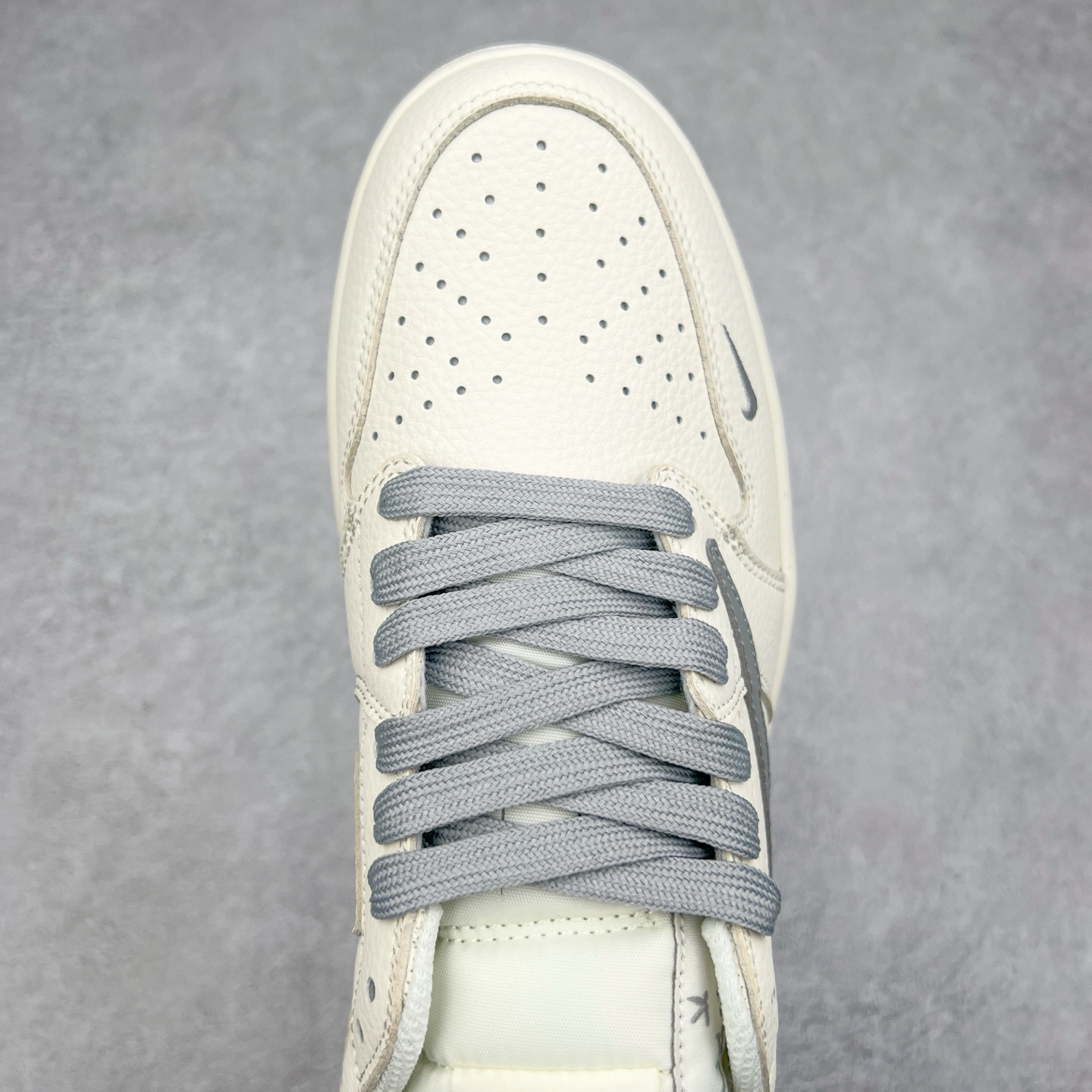 图片[4]-TS x Air Jordan AJ1 Low 倒钩低帮联名定制配色 DIY6188-001 原厂内置气垫魔块 A模大底 头层小牛皮 鞋舌AJ原厂专用牛津布+AJ专用反口珍珠布+原厂无杂质高弹内里海棉+特殊封边弹力鞋带 尺码：36 36.5 37.5 38 38.5 39 40 40.5 41 42 42.5 43 44 44.5 45 46 47.5-选品中心
