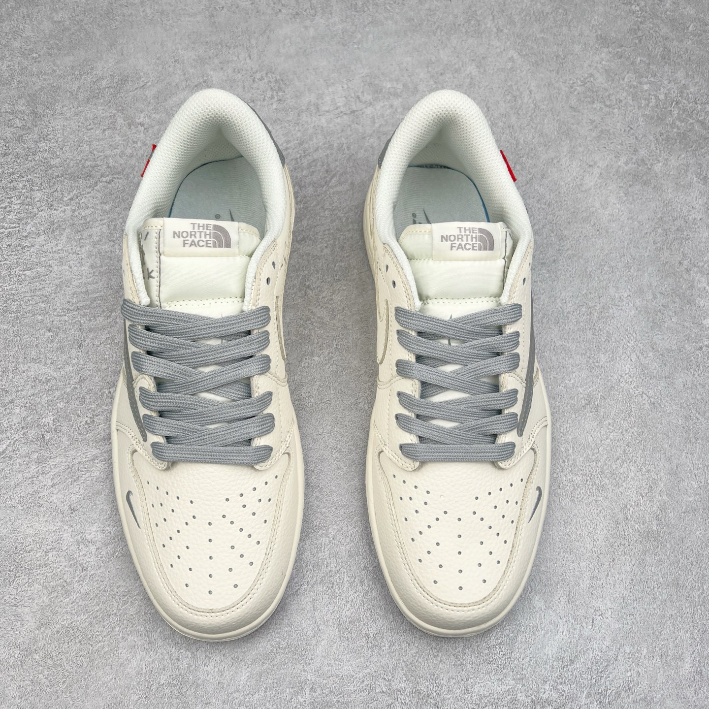 图片[2]-TS x Air Jordan AJ1 Low 倒钩低帮联名定制配色 DIY6188-001 原厂内置气垫魔块 A模大底 头层小牛皮 鞋舌AJ原厂专用牛津布+AJ专用反口珍珠布+原厂无杂质高弹内里海棉+特殊封边弹力鞋带 尺码：36 36.5 37.5 38 38.5 39 40 40.5 41 42 42.5 43 44 44.5 45 46 47.5-选品中心