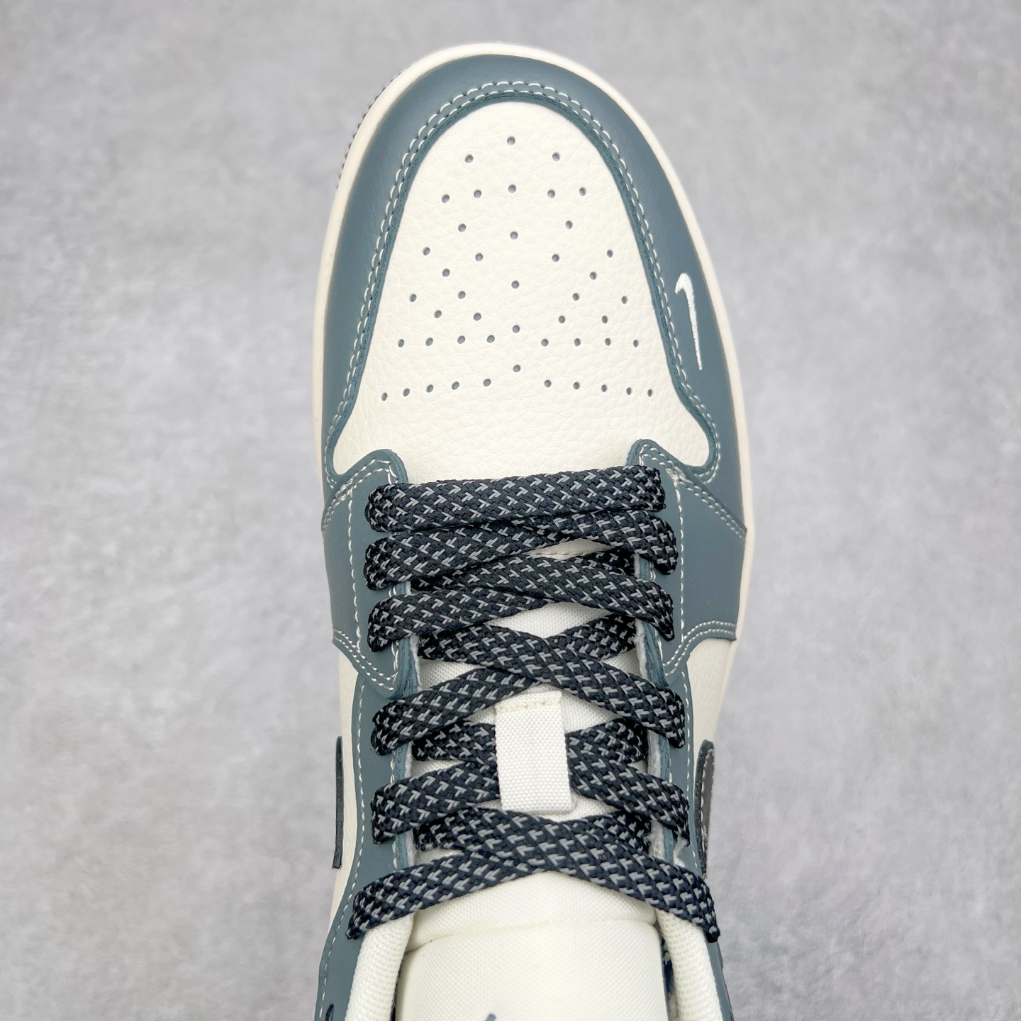 图片[4]-Air Jordan AJ1 Low 低帮定制 XX3318-506 原厂内置气垫魔块 A模大底 头层小牛皮 鞋舌AJ原厂专用牛津布+AJ专用反口珍珠布+原厂无杂质高弹内里海棉+特殊封边弹力鞋带 尺码：36 36.5 37.5 38 38.5 39 40 40.5 41 42 42.5 43 44 44.5 45 46 47.5-选品中心