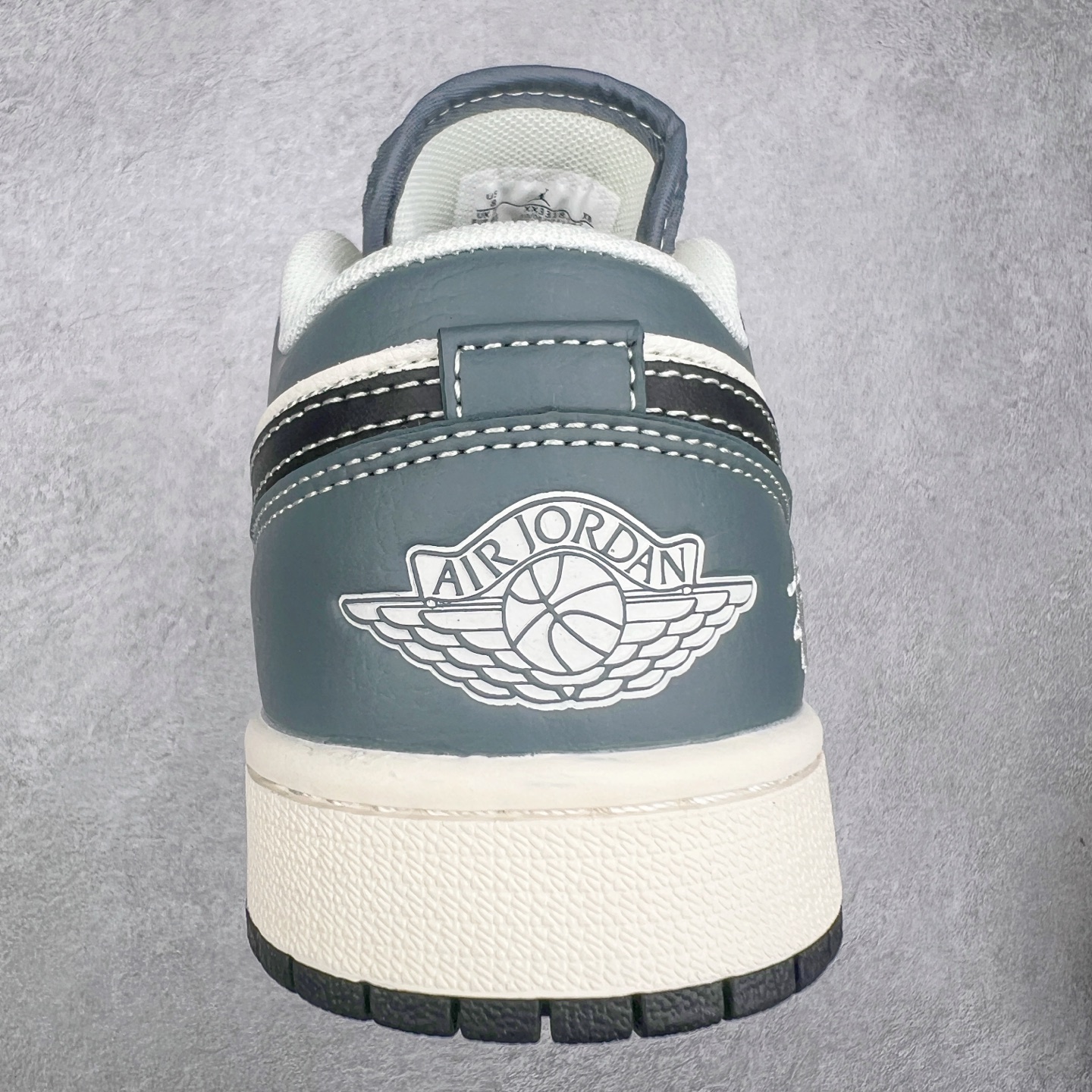 图片[8]-Air Jordan AJ1 Low 低帮定制 XX3318-506 原厂内置气垫魔块 A模大底 头层小牛皮 鞋舌AJ原厂专用牛津布+AJ专用反口珍珠布+原厂无杂质高弹内里海棉+特殊封边弹力鞋带 尺码：36 36.5 37.5 38 38.5 39 40 40.5 41 42 42.5 43 44 44.5 45 46 47.5-选品中心