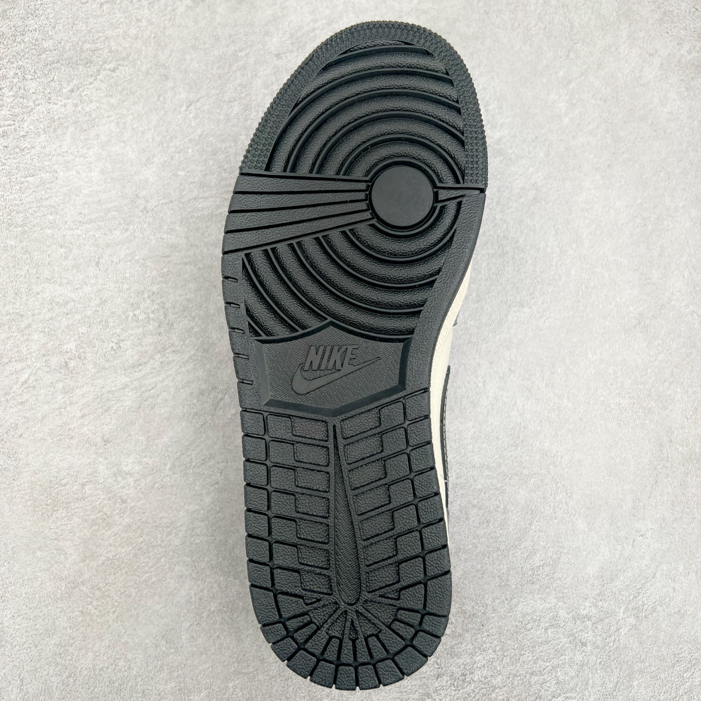 图片[9]-Air Jordan AJ1 Low 低帮定制 XX3318-506 原厂内置气垫魔块 A模大底 头层小牛皮 鞋舌AJ原厂专用牛津布+AJ专用反口珍珠布+原厂无杂质高弹内里海棉+特殊封边弹力鞋带 尺码：36 36.5 37.5 38 38.5 39 40 40.5 41 42 42.5 43 44 44.5 45 46 47.5-选品中心