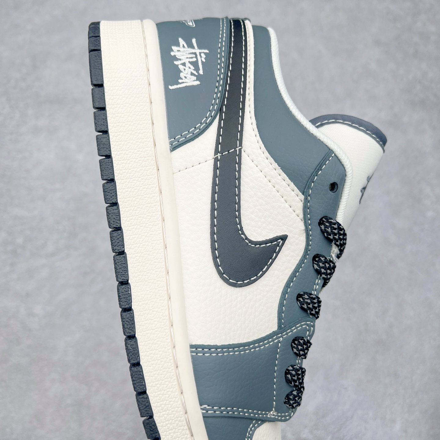 图片[6]-Air Jordan AJ1 Low 低帮定制 XX3318-506 原厂内置气垫魔块 A模大底 头层小牛皮 鞋舌AJ原厂专用牛津布+AJ专用反口珍珠布+原厂无杂质高弹内里海棉+特殊封边弹力鞋带 尺码：36 36.5 37.5 38 38.5 39 40 40.5 41 42 42.5 43 44 44.5 45 46 47.5-选品中心