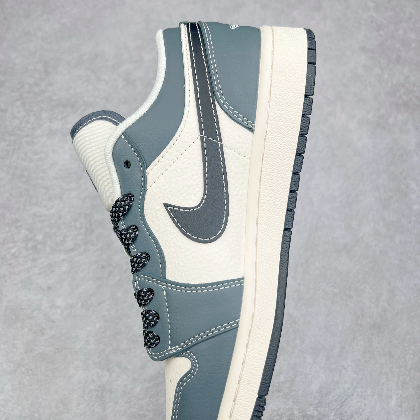 图片[7]-Air Jordan AJ1 Low 低帮定制 XX3318-506 原厂内置气垫魔块 A模大底 头层小牛皮 鞋舌AJ原厂专用牛津布+AJ专用反口珍珠布+原厂无杂质高弹内里海棉+特殊封边弹力鞋带 尺码：36 36.5 37.5 38 38.5 39 40 40.5 41 42 42.5 43 44 44.5 45 46 47.5-选品中心