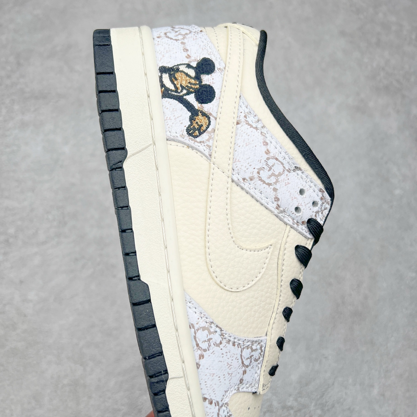 图片[6]-NK Dunk Low 定制配色 LW18118-112 大厂出品 极力推荐 原装头层材料 独家版型蒸餾加工帶來的是更好的视觉和脚感体验大厂纯原品质出货 清洁度 电绣工艺 皮料切割干净无任何毛边 细节完美 尺码：36 36.5 37.5 38 38.5 39 40 40.5 41 42 42.5 43 44 44.5 45-选品中心