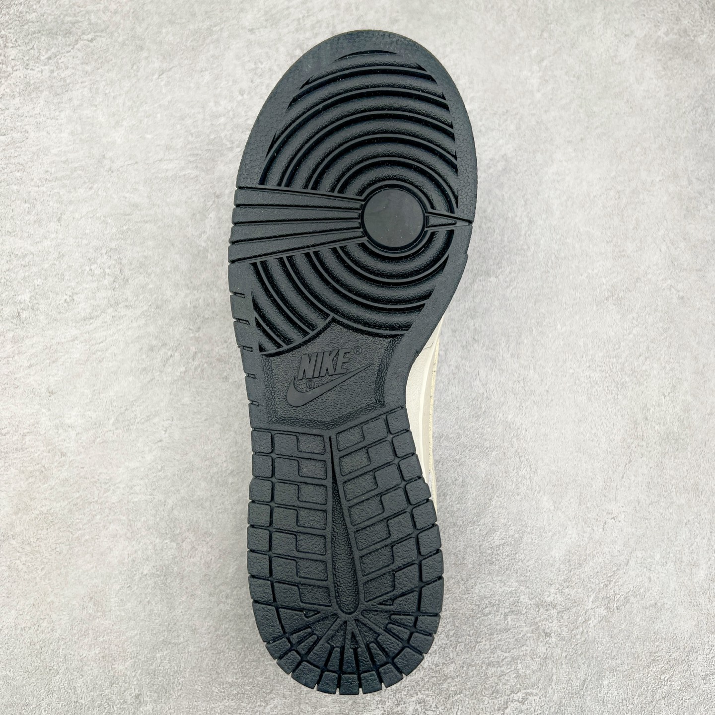 图片[9]-NK Dunk Low 定制配色 LW18118-112 大厂出品 极力推荐 原装头层材料 独家版型蒸餾加工帶來的是更好的视觉和脚感体验大厂纯原品质出货 清洁度 电绣工艺 皮料切割干净无任何毛边 细节完美 尺码：36 36.5 37.5 38 38.5 39 40 40.5 41 42 42.5 43 44 44.5 45-选品中心