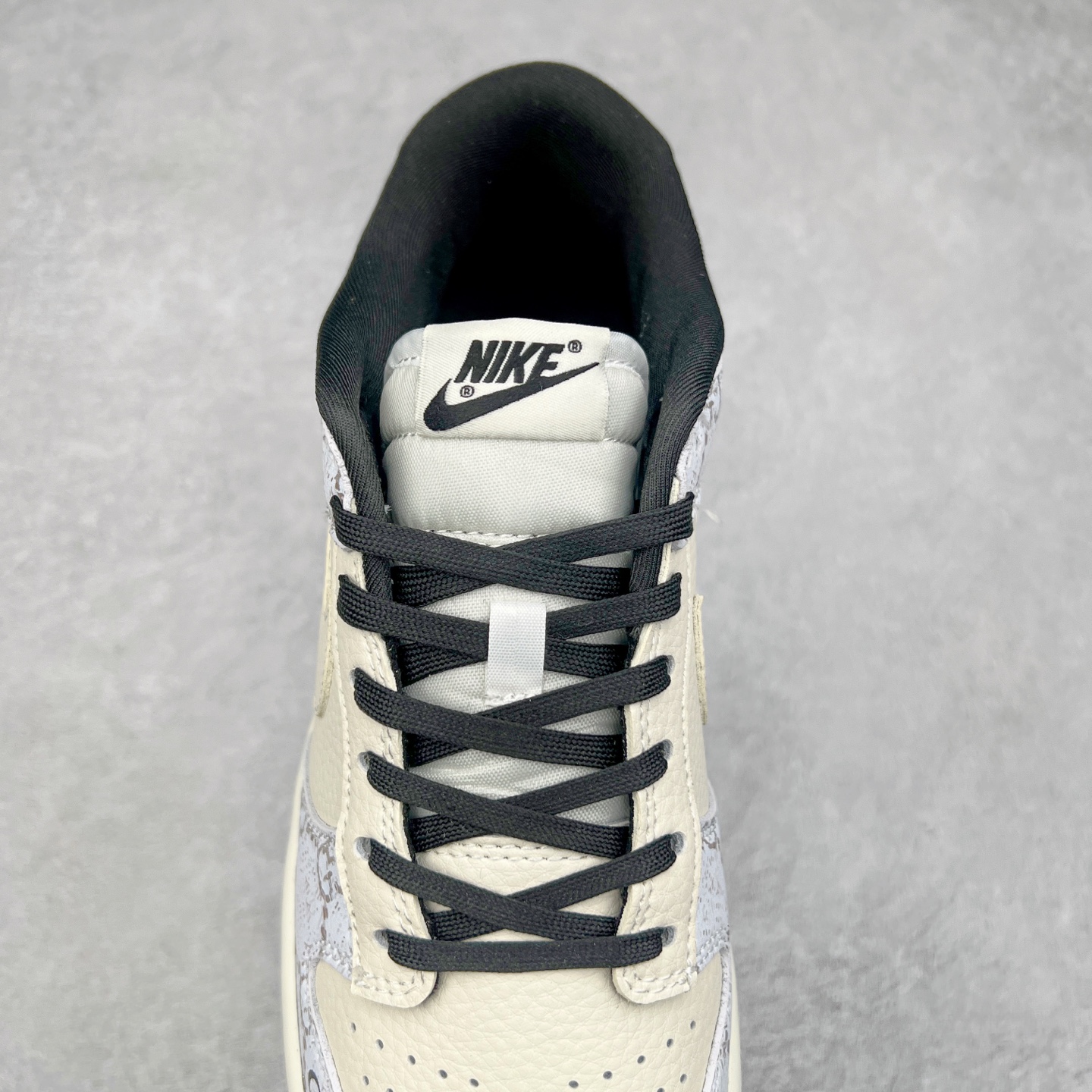 图片[5]-NK Dunk Low 定制配色 LW18118-112 大厂出品 极力推荐 原装头层材料 独家版型蒸餾加工帶來的是更好的视觉和脚感体验大厂纯原品质出货 清洁度 电绣工艺 皮料切割干净无任何毛边 细节完美 尺码：36 36.5 37.5 38 38.5 39 40 40.5 41 42 42.5 43 44 44.5 45-选品中心