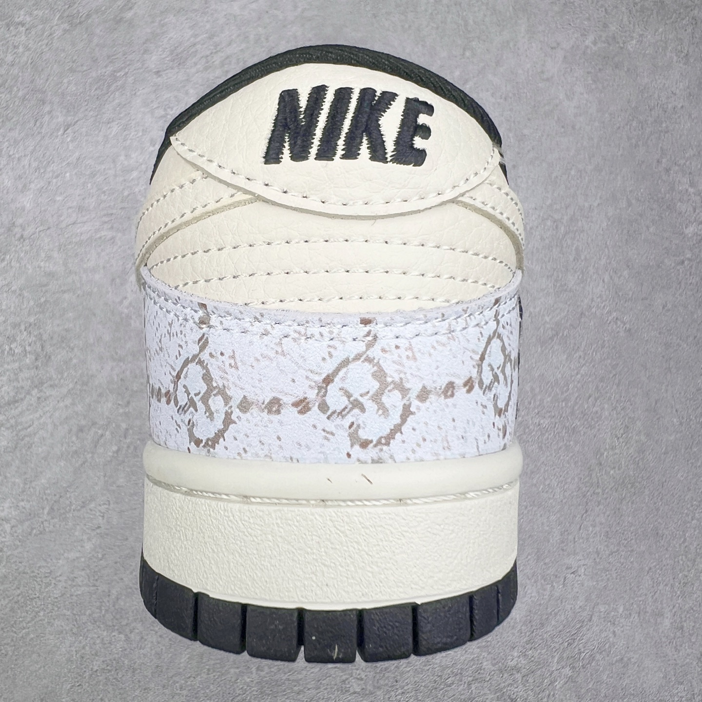 图片[8]-NK Dunk Low 定制配色 LW18118-112 大厂出品 极力推荐 原装头层材料 独家版型蒸餾加工帶來的是更好的视觉和脚感体验大厂纯原品质出货 清洁度 电绣工艺 皮料切割干净无任何毛边 细节完美 尺码：36 36.5 37.5 38 38.5 39 40 40.5 41 42 42.5 43 44 44.5 45-选品中心