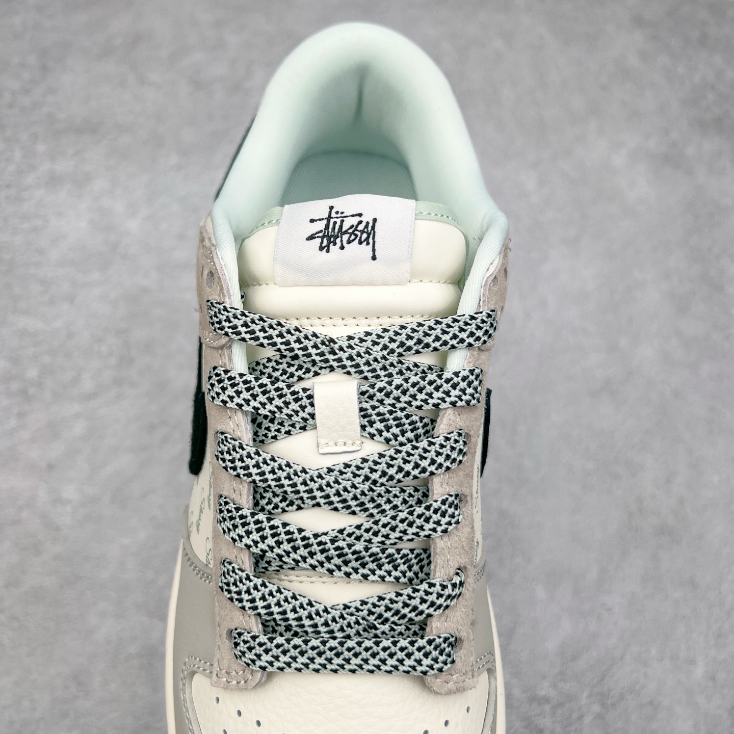 图片[5]-NK Dunk Low 定制配色 XX2025-901 大厂出品 极力推荐 原装头层材料 独家版型蒸餾加工帶來的是更好的视觉和脚感体验大厂纯原品质出货 清洁度 电绣工艺 皮料切割干净无任何毛边 细节完美 尺码：36 36.5 37.5 38 38.5 39 40 40.5 41 42 42.5 43 44 44.5 45-选品中心