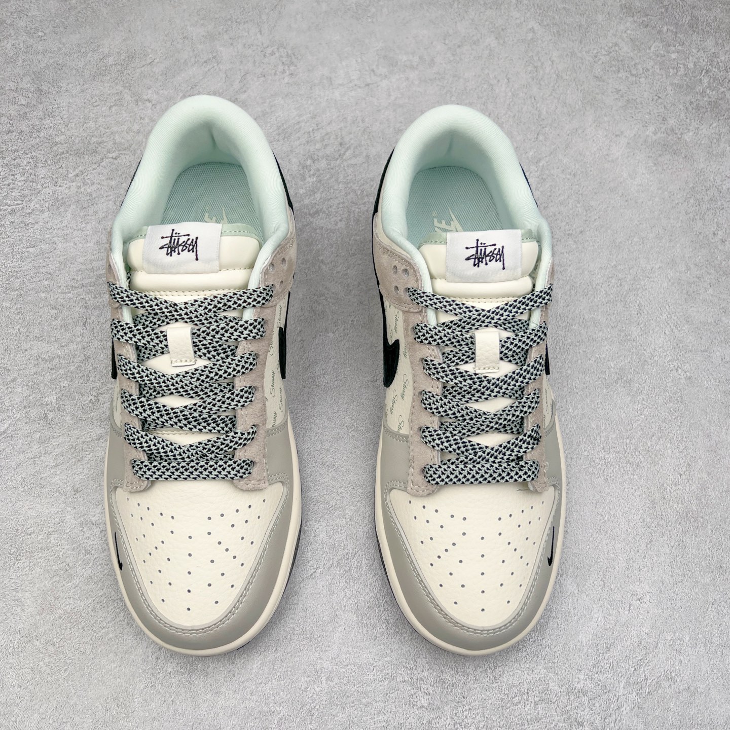图片[2]-NK Dunk Low 定制配色 XX2025-901 大厂出品 极力推荐 原装头层材料 独家版型蒸餾加工帶來的是更好的视觉和脚感体验大厂纯原品质出货 清洁度 电绣工艺 皮料切割干净无任何毛边 细节完美 尺码：36 36.5 37.5 38 38.5 39 40 40.5 41 42 42.5 43 44 44.5 45-选品中心