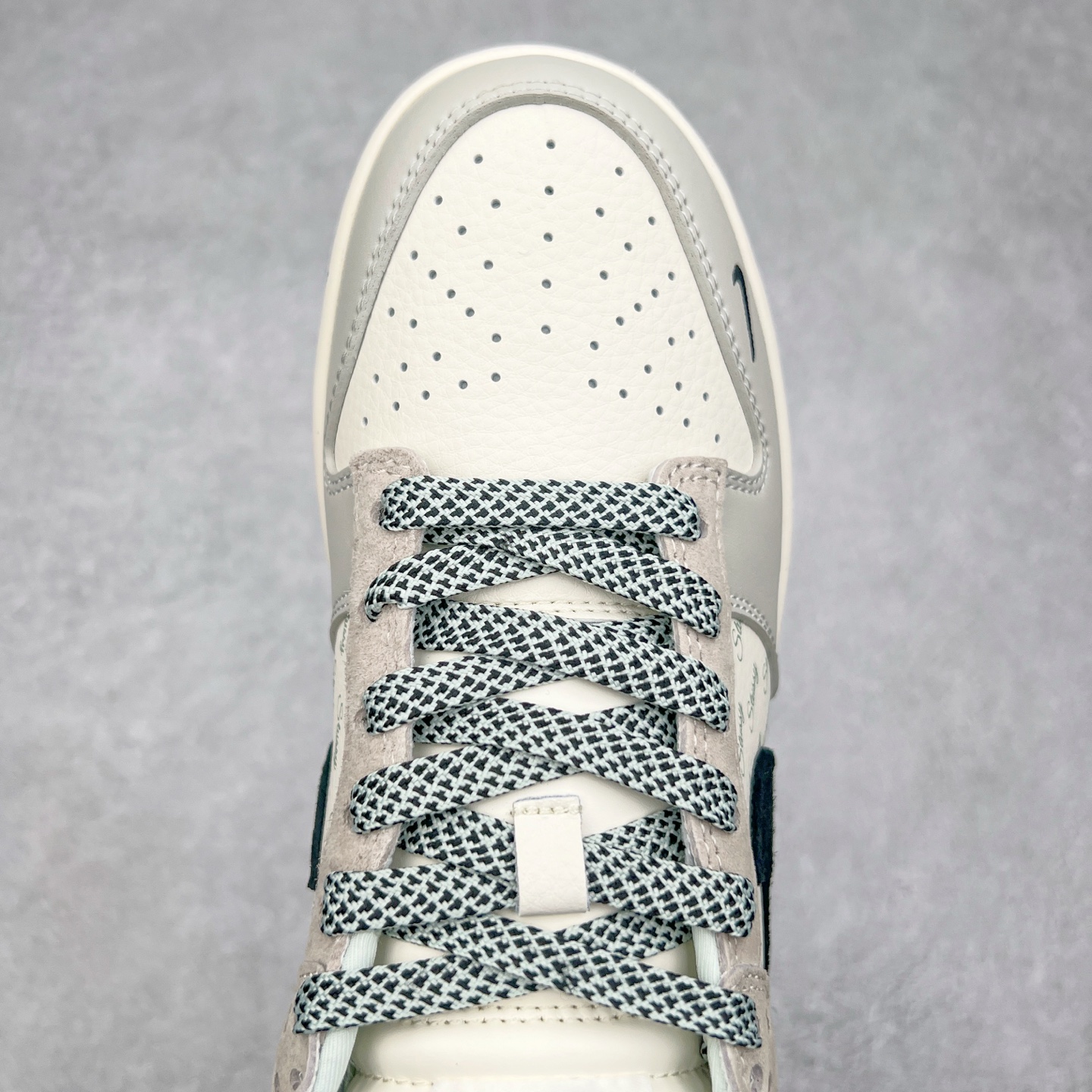 图片[4]-NK Dunk Low 定制配色 XX2025-901 大厂出品 极力推荐 原装头层材料 独家版型蒸餾加工帶來的是更好的视觉和脚感体验大厂纯原品质出货 清洁度 电绣工艺 皮料切割干净无任何毛边 细节完美 尺码：36 36.5 37.5 38 38.5 39 40 40.5 41 42 42.5 43 44 44.5 45-选品中心