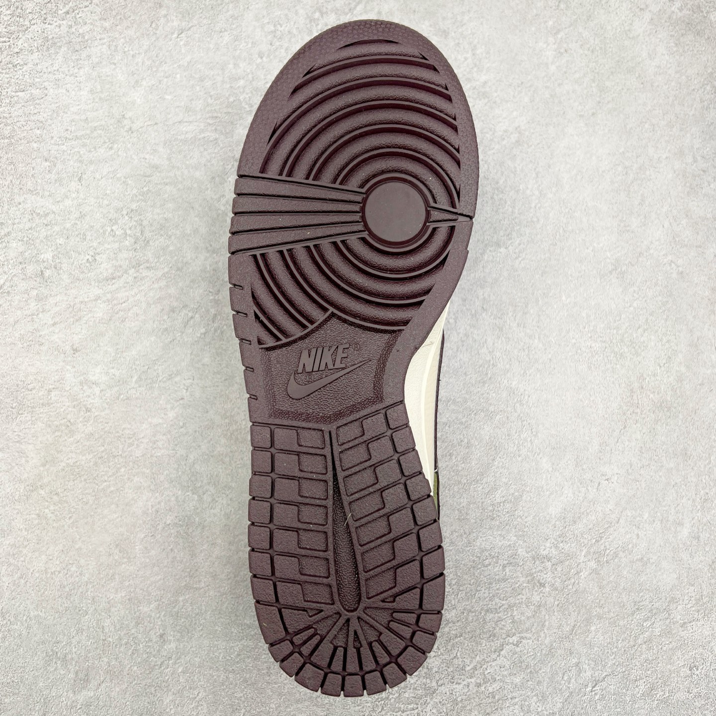 图片[9]-NK Dunk Low 定制配色 KK1333-020 大厂出品 极力推荐 原装头层材料 独家版型蒸餾加工帶來的是更好的视觉和脚感体验大厂纯原品质出货 清洁度 电绣工艺 皮料切割干净无任何毛边 细节完美 尺码：36 36.5 37.5 38 38.5 39 40 40.5 41 42 42.5 43 44 44.5 45-选品中心