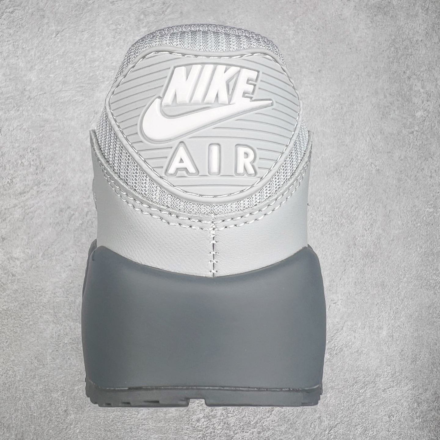 图片[8]-＃MX版 NK Air MAX 90 气垫复古减震跑步鞋 FJ4218-002 经典重温 独家陆续补货 外单专供大厂出品 品质稳定 一百余色 终端操作 Air Max 90于1990年推出 来自Air Max系列 在Air Max 1的基础上改进而得 增加了气垫面积 外型上也更为流线 最特別的就是加入了菱纹塑胶嵌板 为Air Max 90增添了许多潮流气息 皮革鞋面 造就出色耐穿性和支撑力 Max Air缓震配置搭配泡棉中底 令Air Max 90轻盈而舒适 华夫格橡胶外底 铸就Air Max 90非凡的抓地力 而Air Max 90不仅是一双跑鞋 它成功跨越了时间的演进 成为了球鞋文化与潮流圈中最熟为人知的鞋款之一 尺码：36 36.5 37.5 38 38.5 39 40 40.5 41 42 42.5 43 44 44.5 45-选品中心