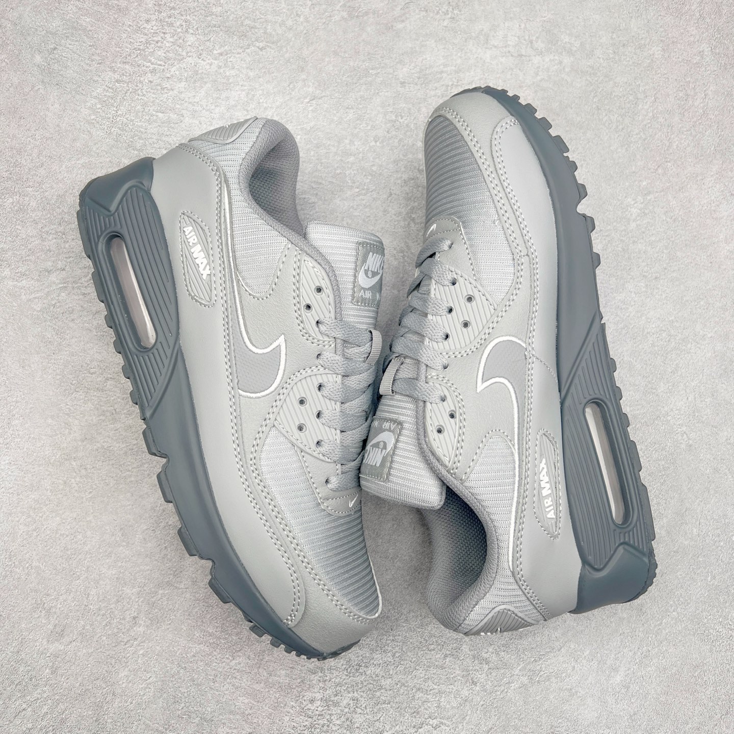 图片[3]-＃MX版 NK Air MAX 90 气垫复古减震跑步鞋 FJ4218-002 经典重温 独家陆续补货 外单专供大厂出品 品质稳定 一百余色 终端操作 Air Max 90于1990年推出 来自Air Max系列 在Air Max 1的基础上改进而得 增加了气垫面积 外型上也更为流线 最特別的就是加入了菱纹塑胶嵌板 为Air Max 90增添了许多潮流气息 皮革鞋面 造就出色耐穿性和支撑力 Max Air缓震配置搭配泡棉中底 令Air Max 90轻盈而舒适 华夫格橡胶外底 铸就Air Max 90非凡的抓地力 而Air Max 90不仅是一双跑鞋 它成功跨越了时间的演进 成为了球鞋文化与潮流圈中最熟为人知的鞋款之一 尺码：36 36.5 37.5 38 38.5 39 40 40.5 41 42 42.5 43 44 44.5 45-选品中心