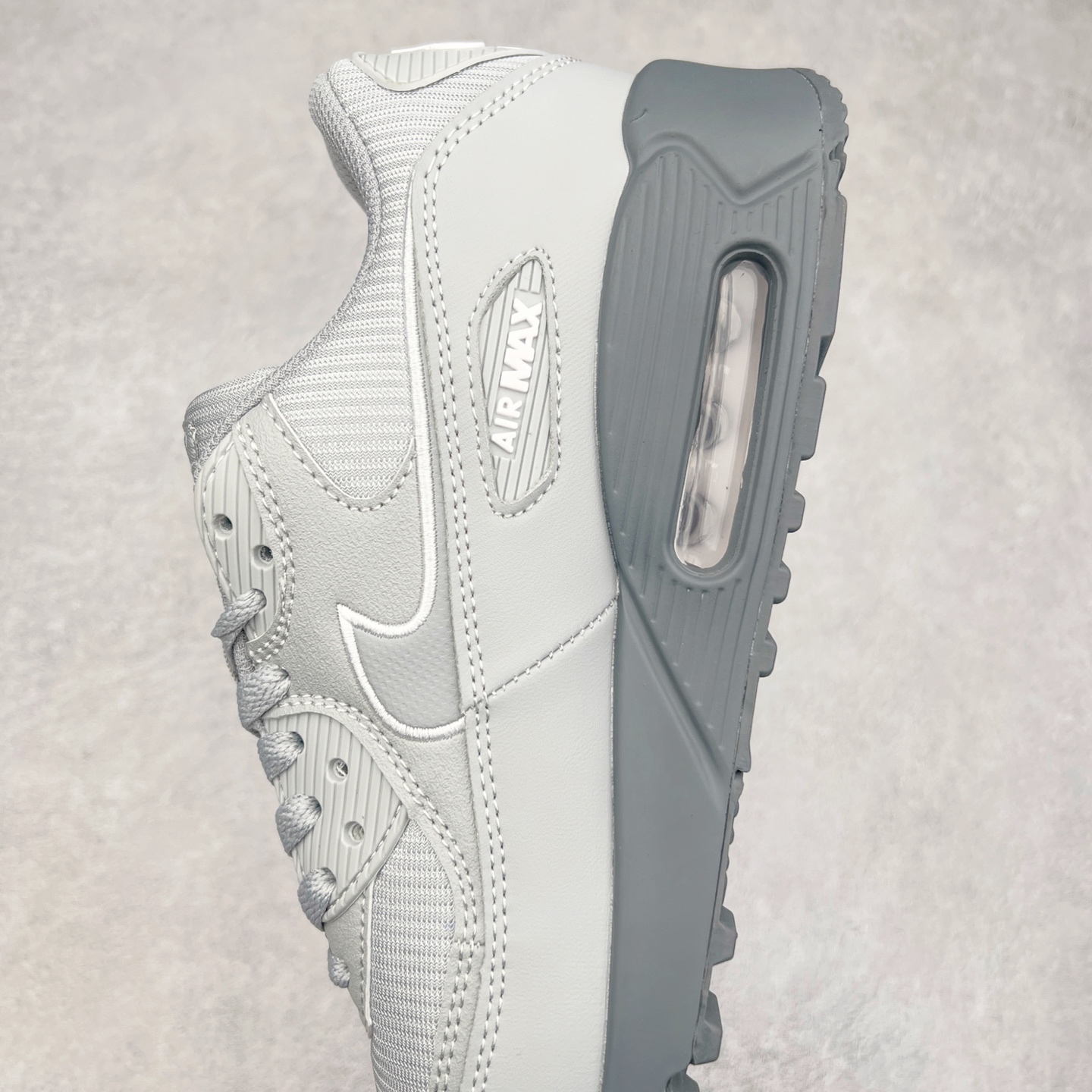 图片[7]-＃MX版 NK Air MAX 90 气垫复古减震跑步鞋 FJ4218-002 经典重温 独家陆续补货 外单专供大厂出品 品质稳定 一百余色 终端操作 Air Max 90于1990年推出 来自Air Max系列 在Air Max 1的基础上改进而得 增加了气垫面积 外型上也更为流线 最特別的就是加入了菱纹塑胶嵌板 为Air Max 90增添了许多潮流气息 皮革鞋面 造就出色耐穿性和支撑力 Max Air缓震配置搭配泡棉中底 令Air Max 90轻盈而舒适 华夫格橡胶外底 铸就Air Max 90非凡的抓地力 而Air Max 90不仅是一双跑鞋 它成功跨越了时间的演进 成为了球鞋文化与潮流圈中最熟为人知的鞋款之一 尺码：36 36.5 37.5 38 38.5 39 40 40.5 41 42 42.5 43 44 44.5 45-选品中心