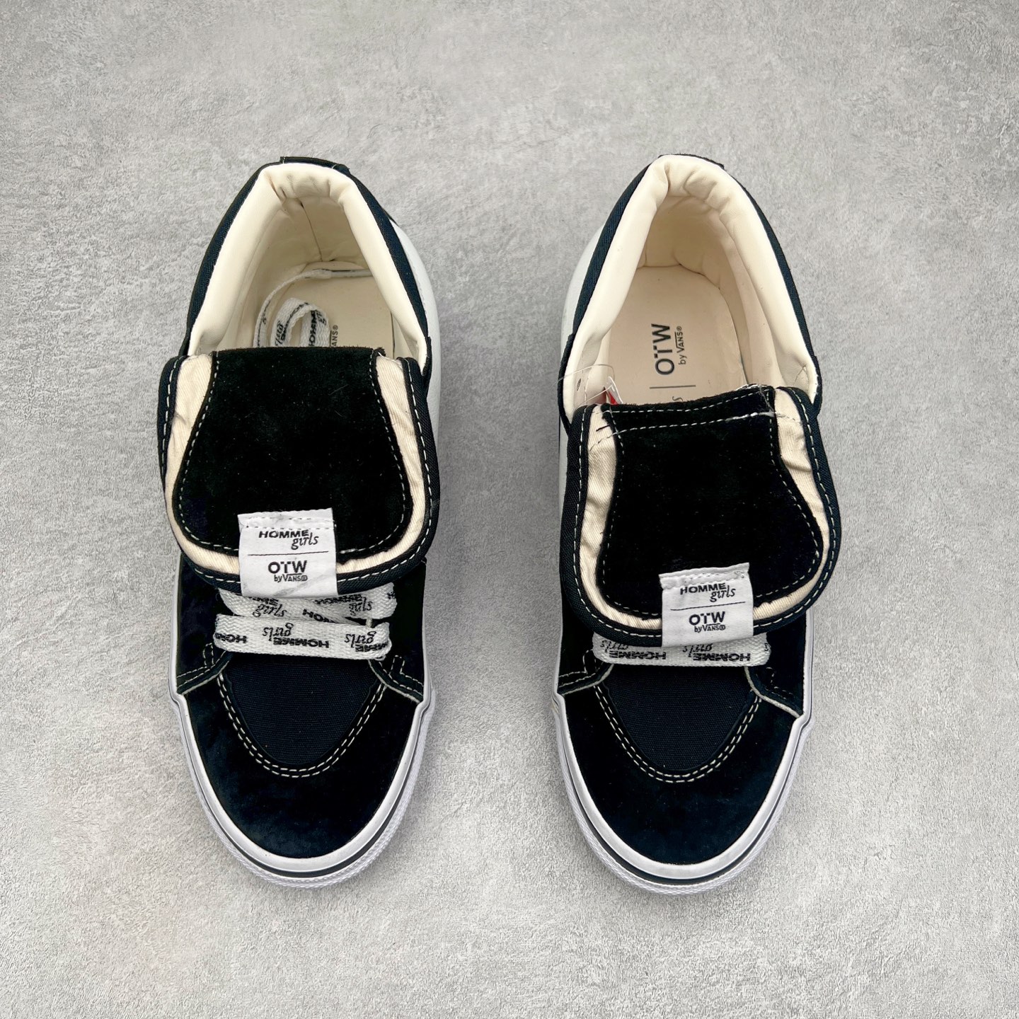 图片[2]-HommeGirls x Vans Sk8-Mid 时尚百搭中帮休闲硫化板鞋 Vans OTW又一新作来袭‼️ 鞋款采用Sk8-Mid为蓝本 搭配加粗的侧边条纹和外翻延伸的鞋舌以及加粗满印鞋带 注入时尚基因 质感在线 彰显联名特色 货号：VN000NBNCJK 黑色 货号：VN000NBN2VZ 白色 尺码：35 36 36.5 37 38 38.5 39 40 40.5 41 42 42.5 43 44 45-选品中心