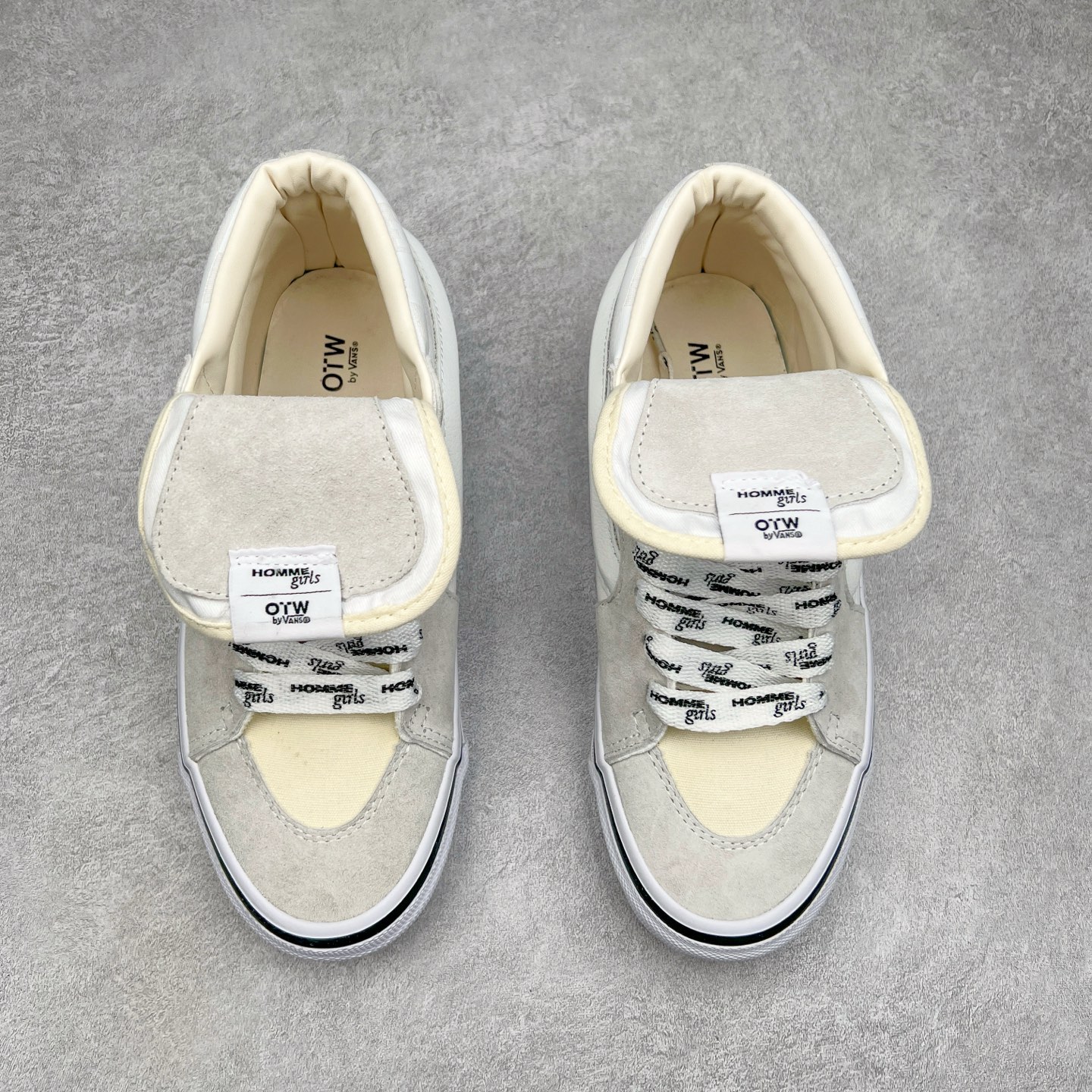 图片[2]-HommeGirls x Vans Sk8-Mid 时尚百搭中帮休闲硫化板鞋 Vans OTW又一新作来袭‼️ 鞋款采用Sk8-Mid为蓝本 搭配加粗的侧边条纹和外翻延伸的鞋舌以及加粗满印鞋带 注入时尚基因 质感在线 彰显联名特色 货号：VN000NBNCJK 黑色 货号：VN000NBN2VZ 白色 尺码：35 36 36.5 37 38 38.5 39 40 40.5 41 42 42.5 43 44 45-选品中心