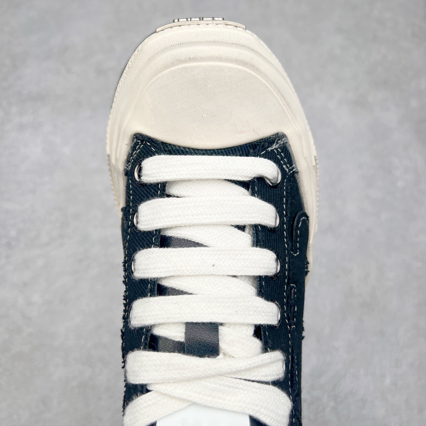 图片[4]-【SHOOT BRAND】重奏黑梅 厚底增高复古皮革梅花鞋 王一珩 丁程鑫 陈靖川同款 广东大厂出品 主力推荐版本 将时尚复古风格之中赋予全新的工艺质 以80.90年代的的复古经典滑板鞋为蓝本 在复古的风格之中 加入品牌独有的鼓包创新工艺 标志性的鞋头梅花堆叠设计 在多次的调整修改之后 将时尚复古风格之中赋予全新的工艺质感兼具时尚潮流与复古基调“Freedom001”为叛逆自由行者而生NCC 尺码：：35 36 37 38 39 40 41 42 43 44-选品中心