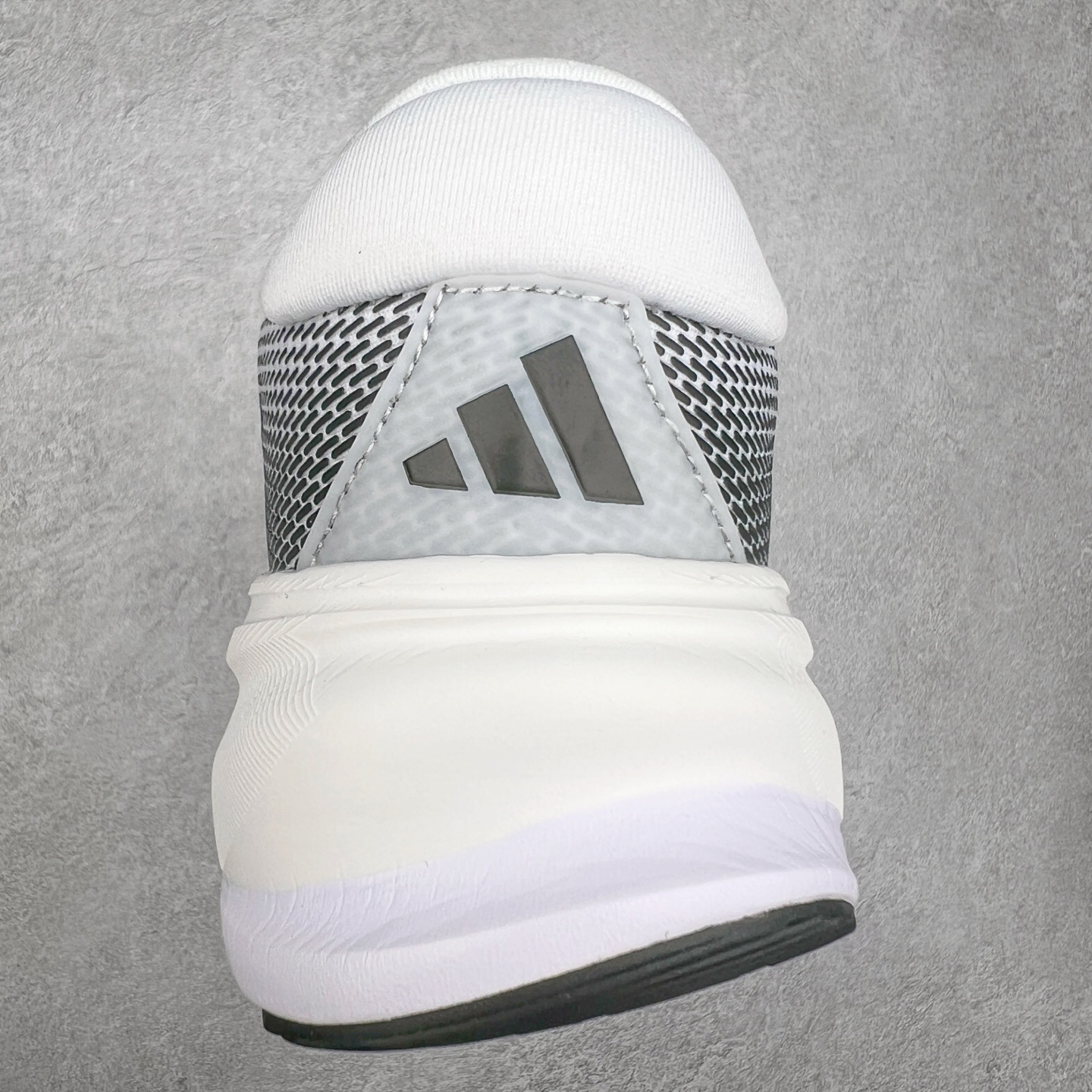 图片[8]-AD Supernova Rise 阿迪全新休闲轻跑鞋 款鞋采用了Dreamstrike+ 中底 将缓冲材质与柔软的织物相结合 以最大限度地减少刺激性摩擦和慢跑后水泡的可能性 在美学方面 Supernova Rise 从自然和生物中汲取灵感 如深色底色和半绿色细节 尺码：36 36.5 37.5 38 38.5 39 40 40.5 41 42 42.5 43 44 44.5 45-选品中心