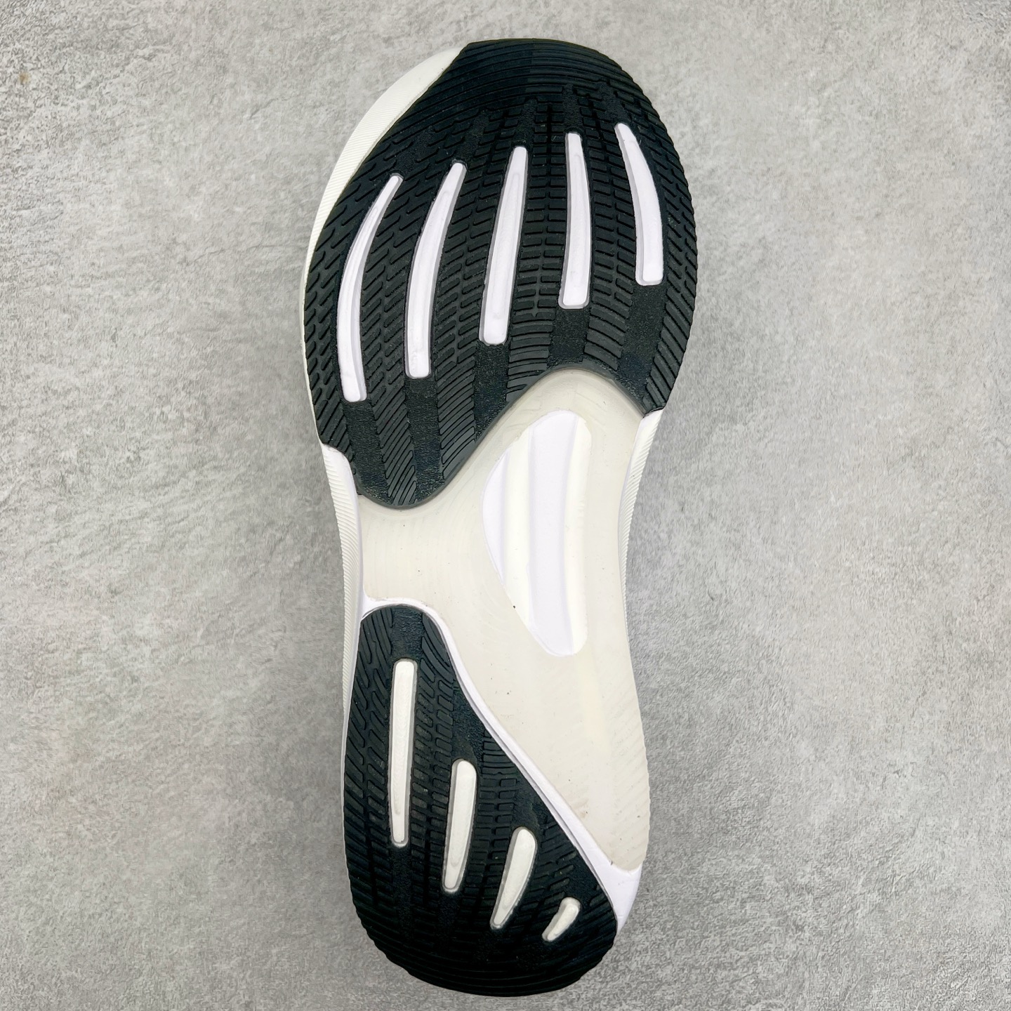 图片[9]-AD Supernova Rise 阿迪全新休闲轻跑鞋 款鞋采用了Dreamstrike+ 中底 将缓冲材质与柔软的织物相结合 以最大限度地减少刺激性摩擦和慢跑后水泡的可能性 在美学方面 Supernova Rise 从自然和生物中汲取灵感 如深色底色和半绿色细节 尺码：36 36.5 37.5 38 38.5 39 40 40.5 41 42 42.5 43 44 44.5 45-选品中心