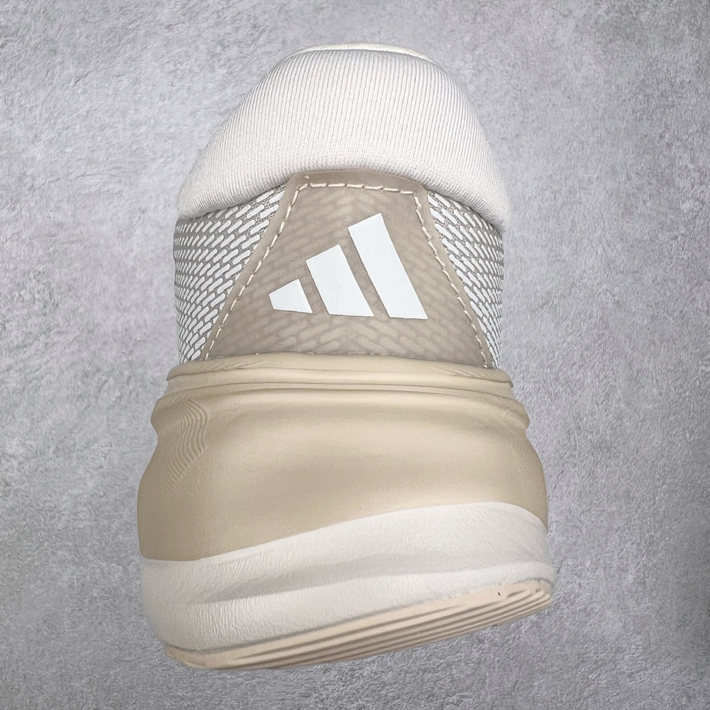 图片[8]-AD Supernova Rise 阿迪全新休闲轻跑鞋 款鞋采用了Dreamstrike+ 中底 将缓冲材质与柔软的织物相结合 以最大限度地减少刺激性摩擦和慢跑后水泡的可能性 在美学方面 Supernova Rise 从自然和生物中汲取灵感 如深色底色和半绿色细节 尺码：36 36.5 37.5 38 38.5 39 40 40.5 41 42 42.5 43 44 44.5 45-选品中心