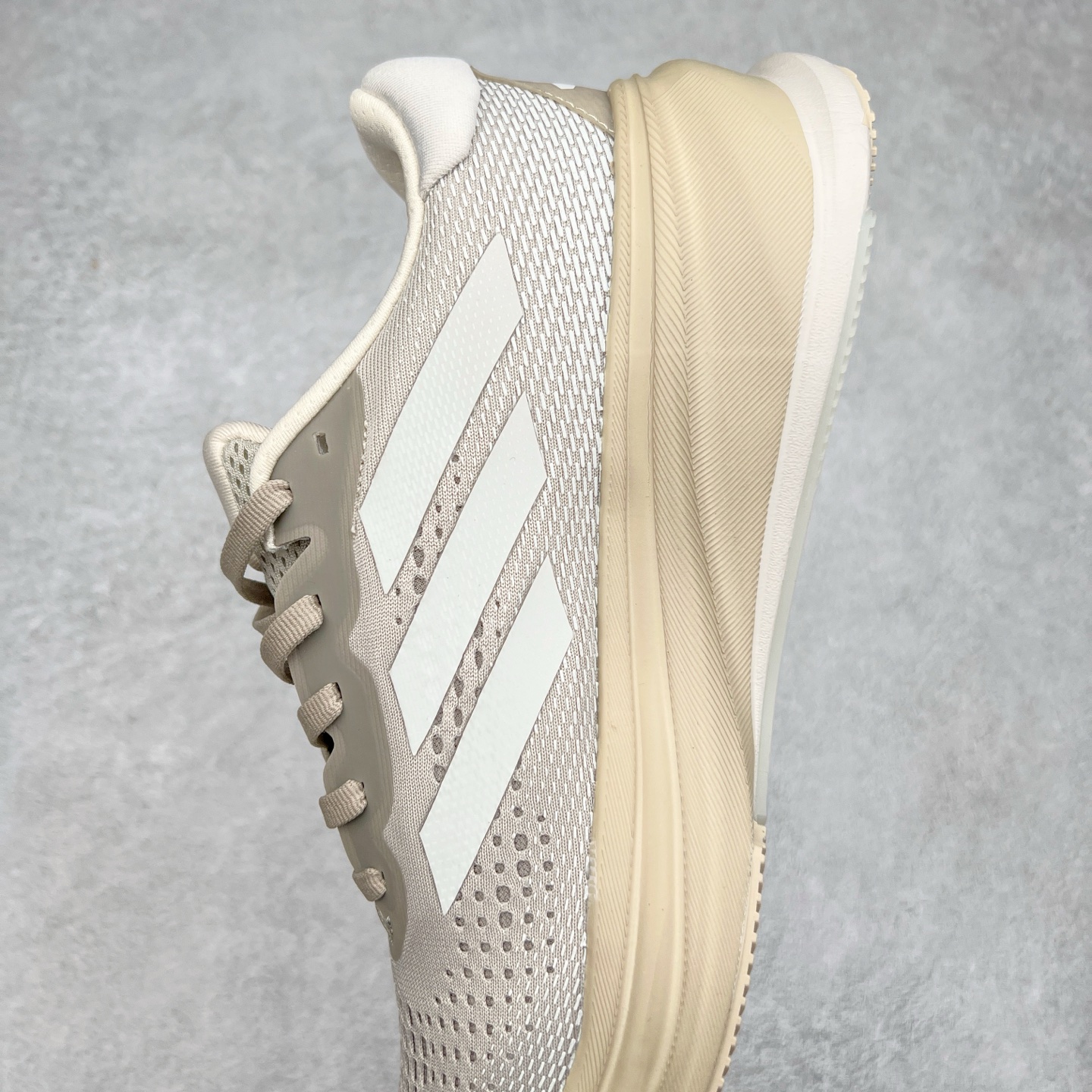 图片[7]-AD Supernova Rise 阿迪全新休闲轻跑鞋 款鞋采用了Dreamstrike+ 中底 将缓冲材质与柔软的织物相结合 以最大限度地减少刺激性摩擦和慢跑后水泡的可能性 在美学方面 Supernova Rise 从自然和生物中汲取灵感 如深色底色和半绿色细节 尺码：36 36.5 37.5 38 38.5 39 40 40.5 41 42 42.5 43 44 44.5 45-选品中心