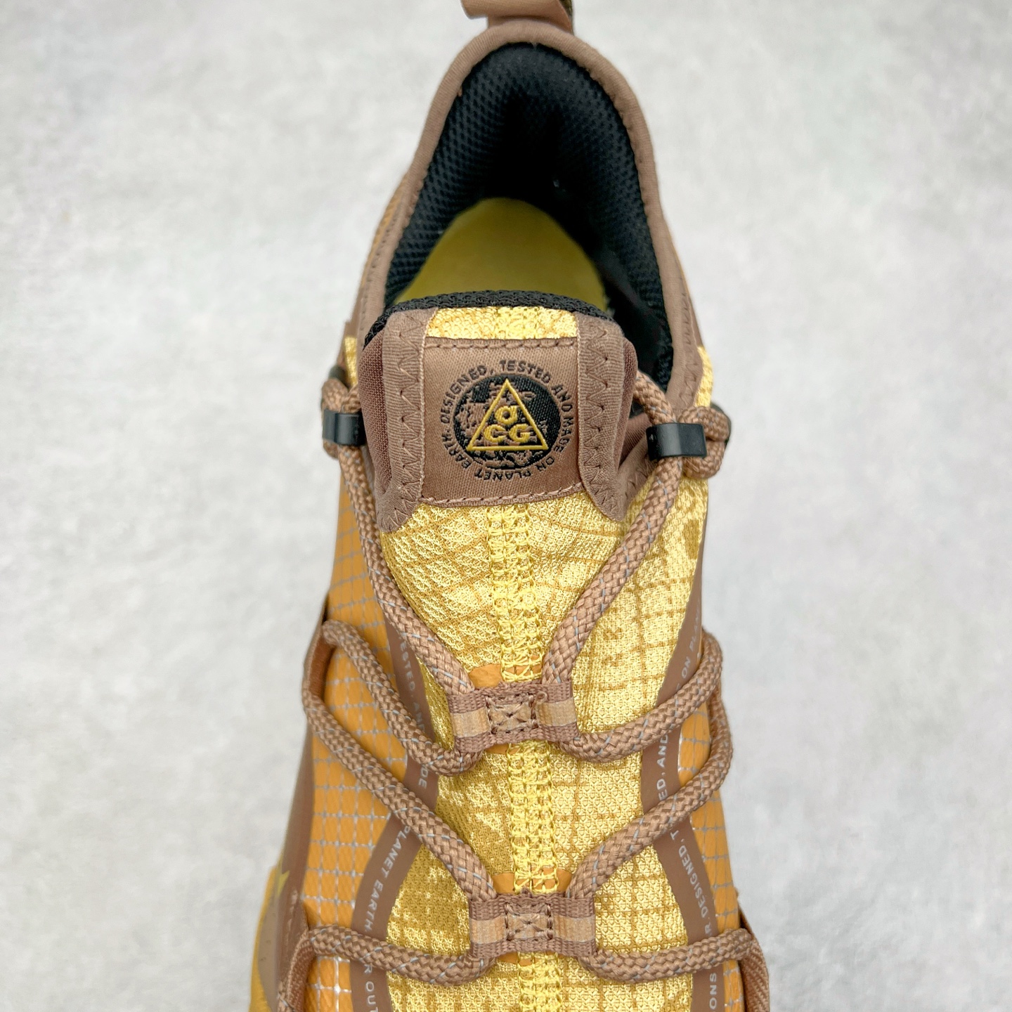 图片[5]-＃纯原福利 NK ACG Mountain Fly SE 复古潮流户外登山鞋防水慢跑鞋 全新来袭 该款沿袭前代高帮版型的设计传统 轻盈鞋面结合灵巧的脚踝包裹设计 为双足打造出一体化的舒适脚感 助力轻松畅行 中底融入柔软的React泡棉与Vaporfiy 科技 让你在岩石小径徒步时也像行走在都市般轻松舒适 粘性橡胶大底铸就了攀岩级别的出众抓地力 助你从容面对各种环境挑战 尺码：36 36.5 37.5 38 38.5 39 40 40.5 41 42 42.5 43 44 44.5 45 46-选品中心