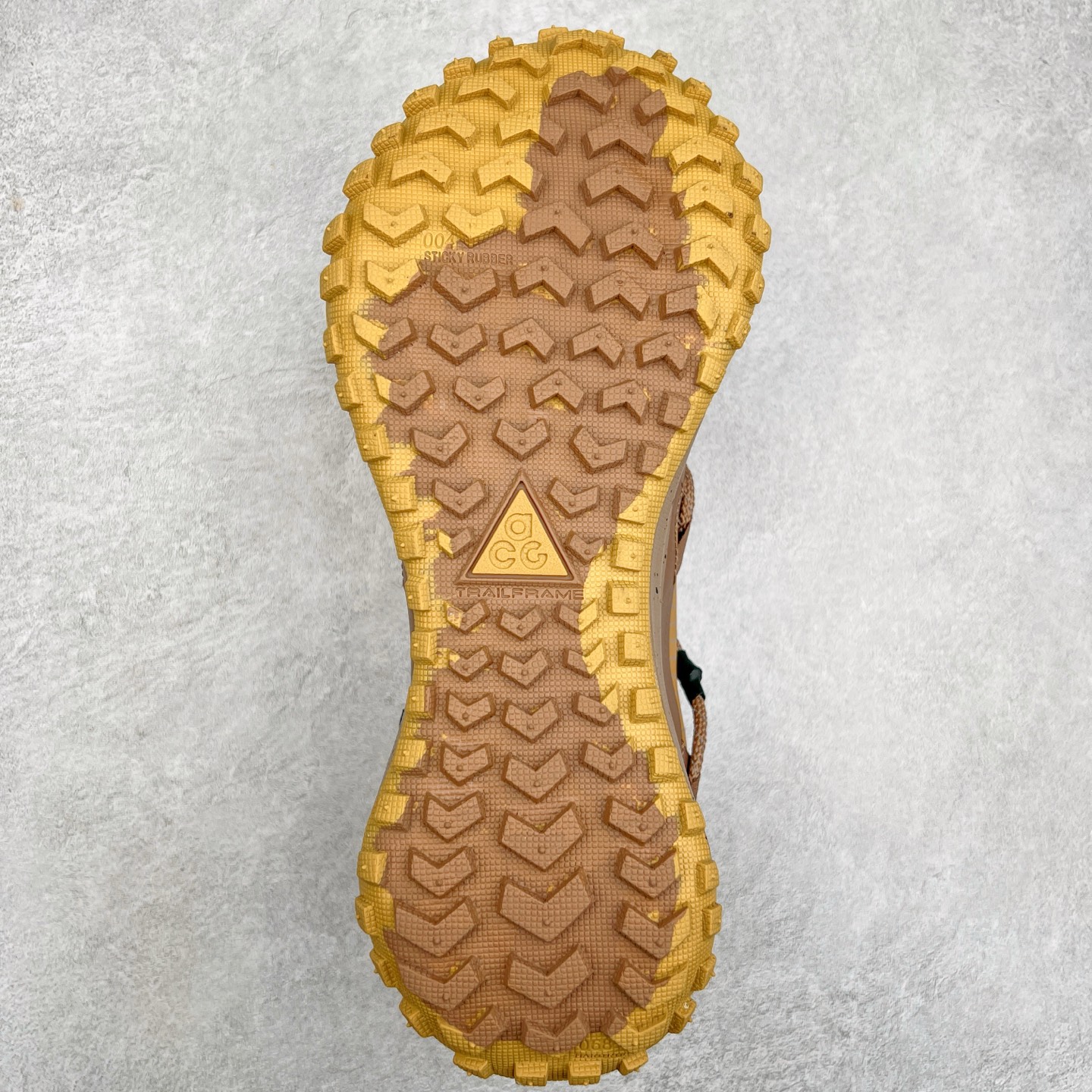 图片[9]-＃纯原福利 NK ACG Mountain Fly SE 复古潮流户外登山鞋防水慢跑鞋 全新来袭 该款沿袭前代高帮版型的设计传统 轻盈鞋面结合灵巧的脚踝包裹设计 为双足打造出一体化的舒适脚感 助力轻松畅行 中底融入柔软的React泡棉与Vaporfiy 科技 让你在岩石小径徒步时也像行走在都市般轻松舒适 粘性橡胶大底铸就了攀岩级别的出众抓地力 助你从容面对各种环境挑战 尺码：36 36.5 37.5 38 38.5 39 40 40.5 41 42 42.5 43 44 44.5 45 46-选品中心