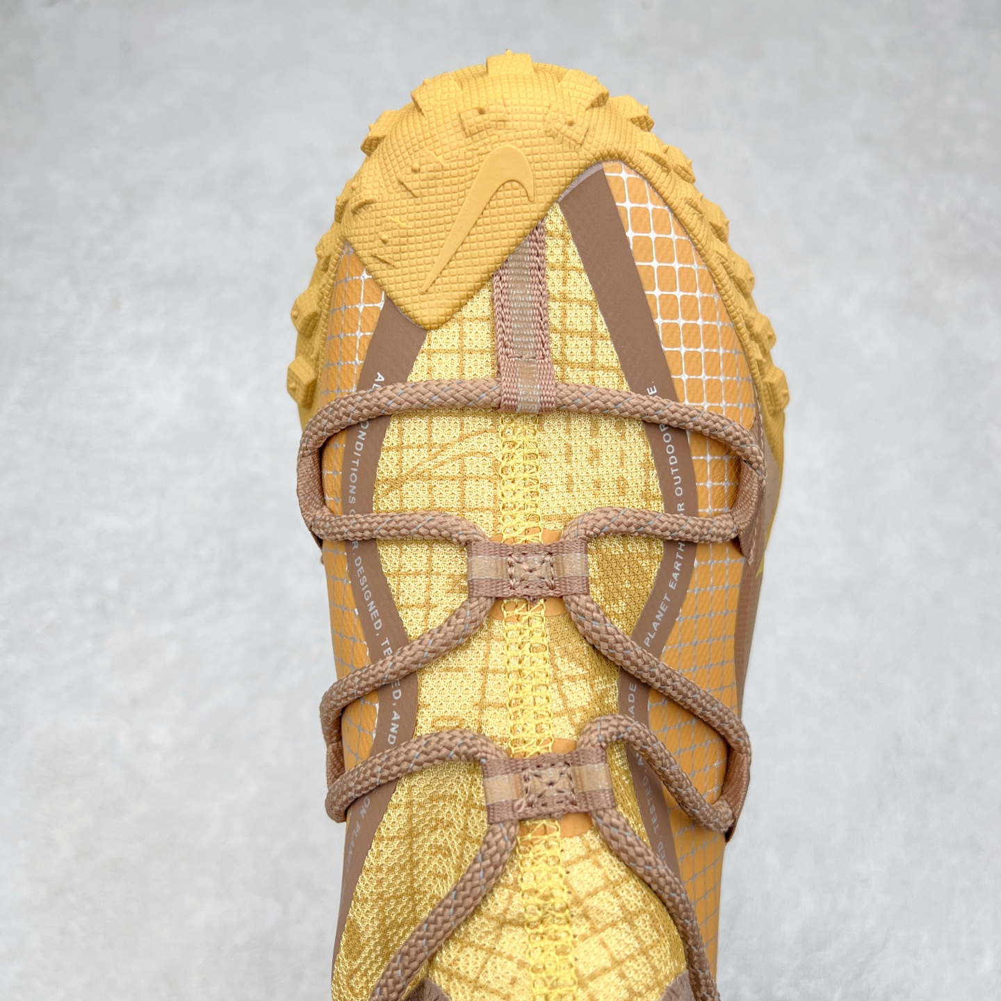 图片[4]-＃纯原福利 NK ACG Mountain Fly SE 复古潮流户外登山鞋防水慢跑鞋 全新来袭 该款沿袭前代高帮版型的设计传统 轻盈鞋面结合灵巧的脚踝包裹设计 为双足打造出一体化的舒适脚感 助力轻松畅行 中底融入柔软的React泡棉与Vaporfiy 科技 让你在岩石小径徒步时也像行走在都市般轻松舒适 粘性橡胶大底铸就了攀岩级别的出众抓地力 助你从容面对各种环境挑战 尺码：36 36.5 37.5 38 38.5 39 40 40.5 41 42 42.5 43 44 44.5 45 46-选品中心