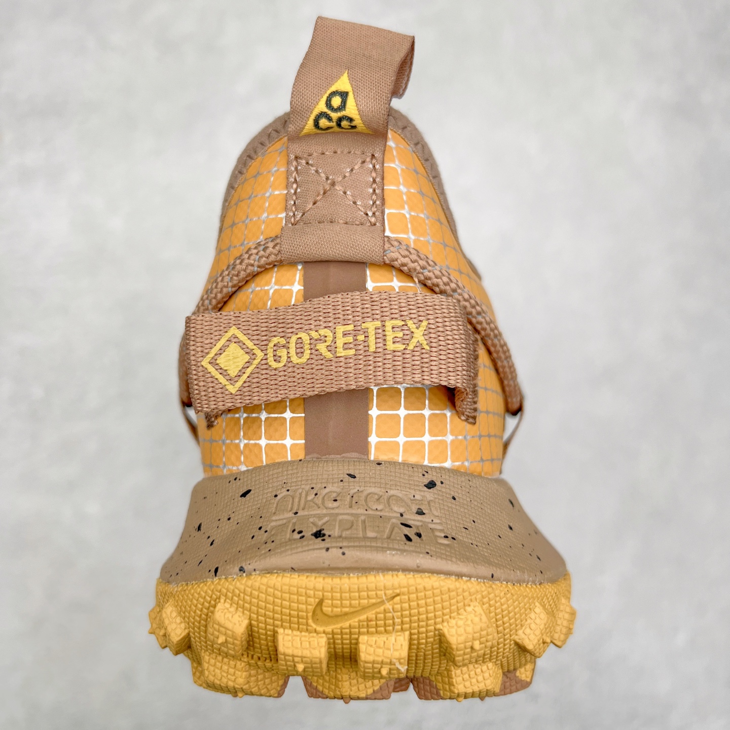 图片[8]-＃纯原福利 NK ACG Mountain Fly SE 复古潮流户外登山鞋防水慢跑鞋 全新来袭 该款沿袭前代高帮版型的设计传统 轻盈鞋面结合灵巧的脚踝包裹设计 为双足打造出一体化的舒适脚感 助力轻松畅行 中底融入柔软的React泡棉与Vaporfiy 科技 让你在岩石小径徒步时也像行走在都市般轻松舒适 粘性橡胶大底铸就了攀岩级别的出众抓地力 助你从容面对各种环境挑战 尺码：36 36.5 37.5 38 38.5 39 40 40.5 41 42 42.5 43 44 44.5 45 46-选品中心