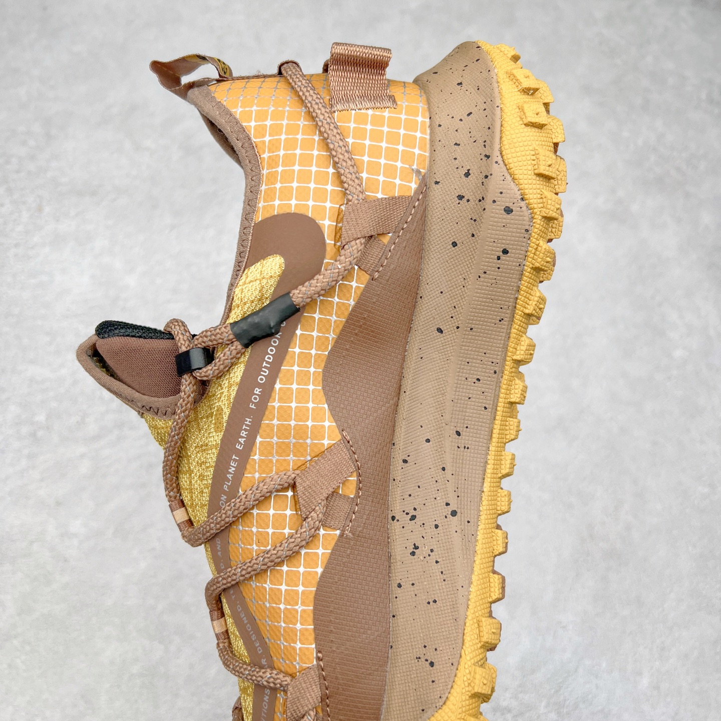 图片[7]-＃纯原福利 NK ACG Mountain Fly SE 复古潮流户外登山鞋防水慢跑鞋 全新来袭 该款沿袭前代高帮版型的设计传统 轻盈鞋面结合灵巧的脚踝包裹设计 为双足打造出一体化的舒适脚感 助力轻松畅行 中底融入柔软的React泡棉与Vaporfiy 科技 让你在岩石小径徒步时也像行走在都市般轻松舒适 粘性橡胶大底铸就了攀岩级别的出众抓地力 助你从容面对各种环境挑战 尺码：36 36.5 37.5 38 38.5 39 40 40.5 41 42 42.5 43 44 44.5 45 46-选品中心