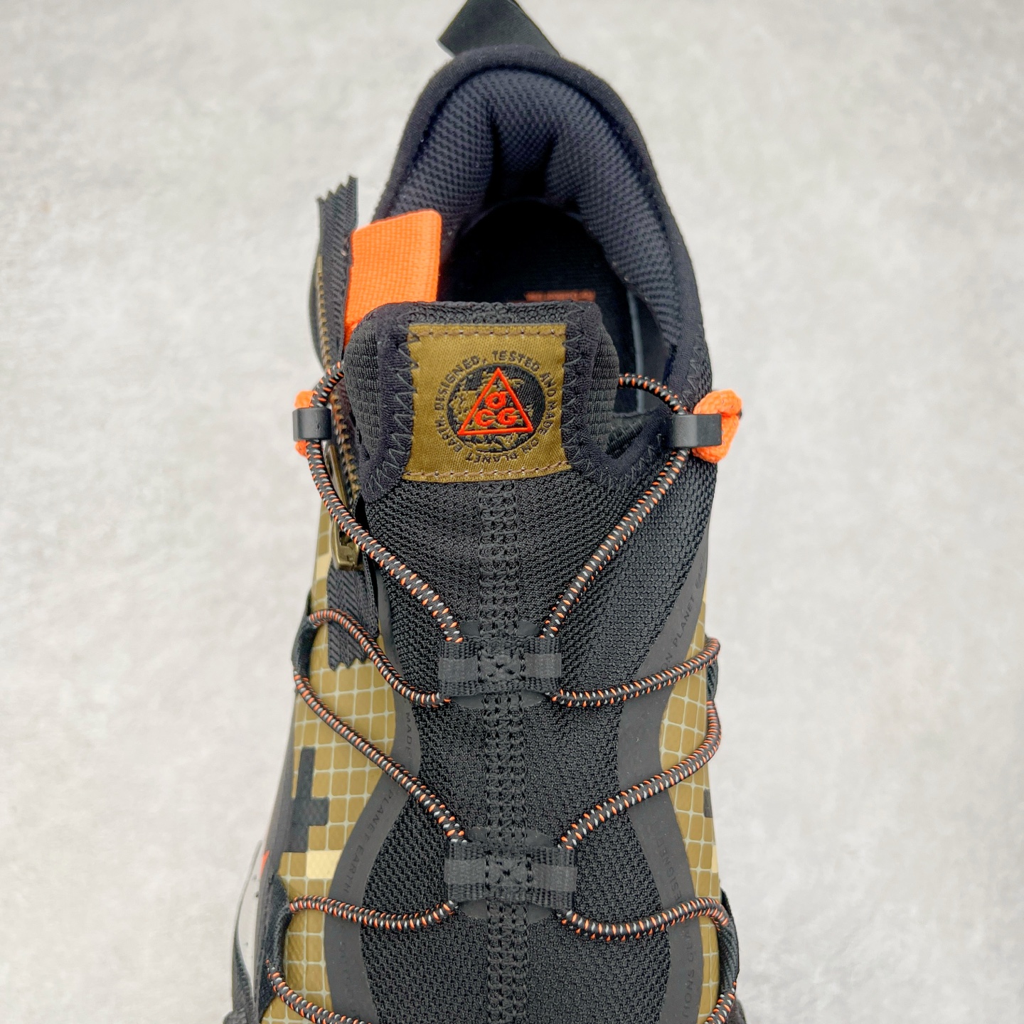 图片[5]-＃纯原福利 NK ACG Mountain Fly SE 复古潮流户外登山鞋防水慢跑鞋 全新来袭 该款沿袭前代高帮版型的设计传统 轻盈鞋面结合灵巧的脚踝包裹设计 为双足打造出一体化的舒适脚感 助力轻松畅行 中底融入柔软的React泡棉与Vaporfiy 科技 让你在岩石小径徒步时也像行走在都市般轻松舒适 粘性橡胶大底铸就了攀岩级别的出众抓地力 助你从容面对各种环境挑战 尺码：36 36.5 37.5 38 38.5 39 40 40.5 41 42 42.5 43 44 44.5 45 46-选品中心