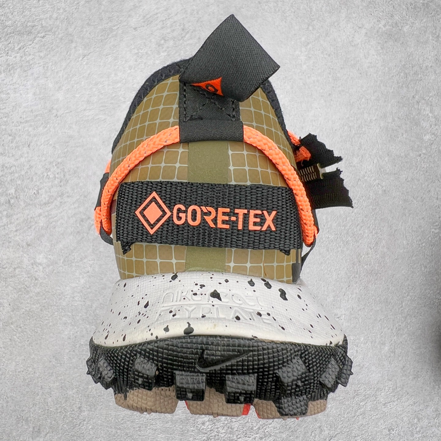 图片[8]-＃纯原福利 NK ACG Mountain Fly SE 复古潮流户外登山鞋防水慢跑鞋 全新来袭 该款沿袭前代高帮版型的设计传统 轻盈鞋面结合灵巧的脚踝包裹设计 为双足打造出一体化的舒适脚感 助力轻松畅行 中底融入柔软的React泡棉与Vaporfiy 科技 让你在岩石小径徒步时也像行走在都市般轻松舒适 粘性橡胶大底铸就了攀岩级别的出众抓地力 助你从容面对各种环境挑战 尺码：36 36.5 37.5 38 38.5 39 40 40.5 41 42 42.5 43 44 44.5 45 46-选品中心