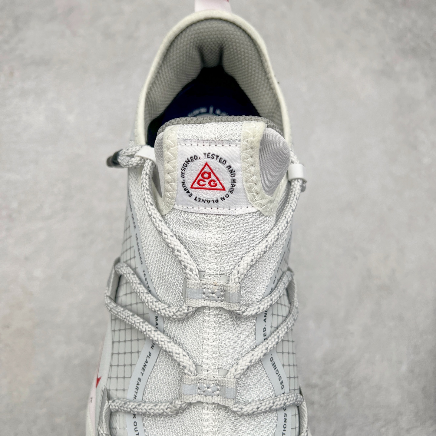 图片[5]-＃纯原福利 NK ACG Mountain Fly SE 复古潮流户外登山鞋防水慢跑鞋 全新来袭 该款沿袭前代高帮版型的设计传统 轻盈鞋面结合灵巧的脚踝包裹设计 为双足打造出一体化的舒适脚感 助力轻松畅行 中底融入柔软的React泡棉与Vaporfiy 科技 让你在岩石小径徒步时也像行走在都市般轻松舒适 粘性橡胶大底铸就了攀岩级别的出众抓地力 助你从容面对各种环境挑战 尺码：36 36.5 37.5 38 38.5 39 40 40.5 41 42 42.5 43 44 44.5 45 46-选品中心