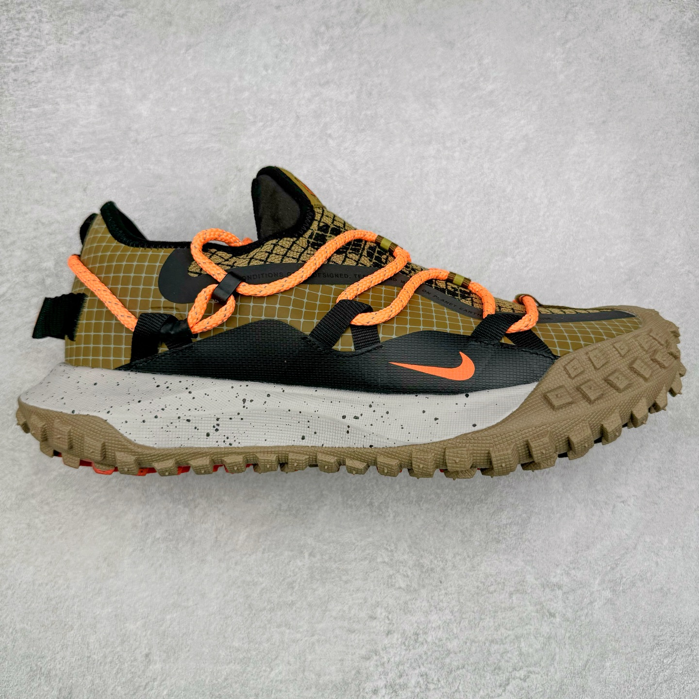 图片[4]-＃纯原福利 NK ACG Mountain Fly SE 复古潮流户外登山鞋防水慢跑鞋 全新来袭 该款沿袭前代高帮版型的设计传统 轻盈鞋面结合灵巧的脚踝包裹设计 为双足打造出一体化的舒适脚感 助力轻松畅行 中底融入柔软的React泡棉与Vaporfiy 科技 让你在岩石小径徒步时也像行走在都市般轻松舒适 粘性橡胶大底铸就了攀岩级别的出众抓地力 助你从容面对各种环境挑战 尺码：36 36.5 37.5 38 38.5 39 40 40.5 41 42 42.5 43 44 44.5 45 46-选品中心