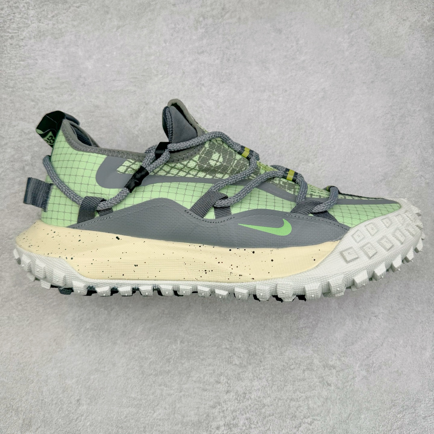 图片[9]-＃纯原福利 NK ACG Mountain Fly SE 复古潮流户外登山鞋防水慢跑鞋 全新来袭 该款沿袭前代高帮版型的设计传统 轻盈鞋面结合灵巧的脚踝包裹设计 为双足打造出一体化的舒适脚感 助力轻松畅行 中底融入柔软的React泡棉与Vaporfiy 科技 让你在岩石小径徒步时也像行走在都市般轻松舒适 粘性橡胶大底铸就了攀岩级别的出众抓地力 助你从容面对各种环境挑战 尺码：36 36.5 37.5 38 38.5 39 40 40.5 41 42 42.5 43 44 44.5 45 46-选品中心