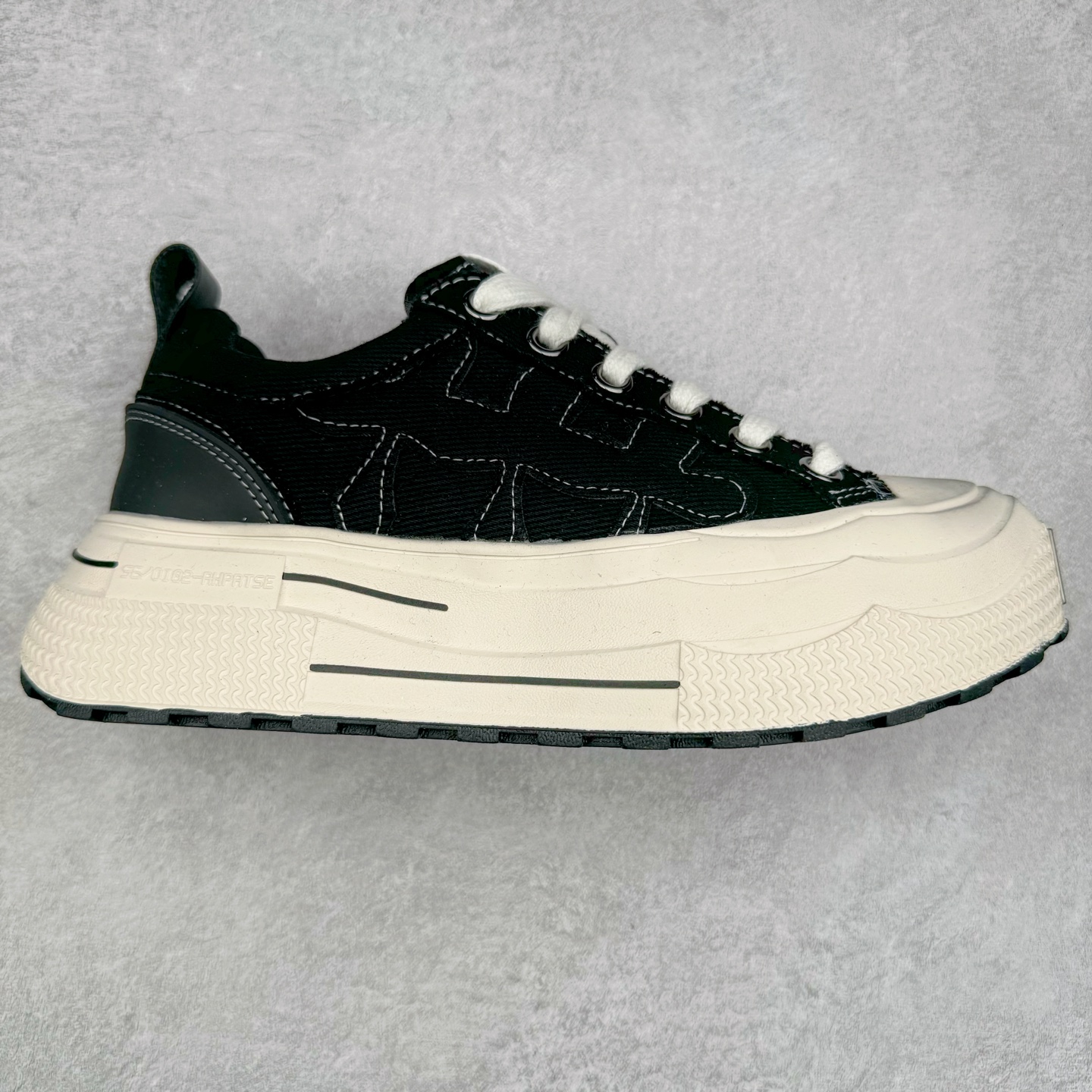 【SHOOT BRAND】重奏黑梅 厚底增高复古皮革梅花鞋 王一珩 丁程鑫 陈靖川同款 广东大厂出品 主力推荐版本 将时尚复古风格之中赋予全新的工艺质 以80.90年代的的复古经典滑板鞋为蓝本 在复古的风格之中 加入品牌独有的鼓包创新工艺 标志性的鞋头梅花堆叠设计 在多次的调整修改之后 将时尚复古风格之中赋予全新的工艺质感兼具时尚潮流与复古基调“Freedom001”为叛逆自由行者而生NCC 尺码：：35 36 37 38 39 40 41 42 43 44-选品中心