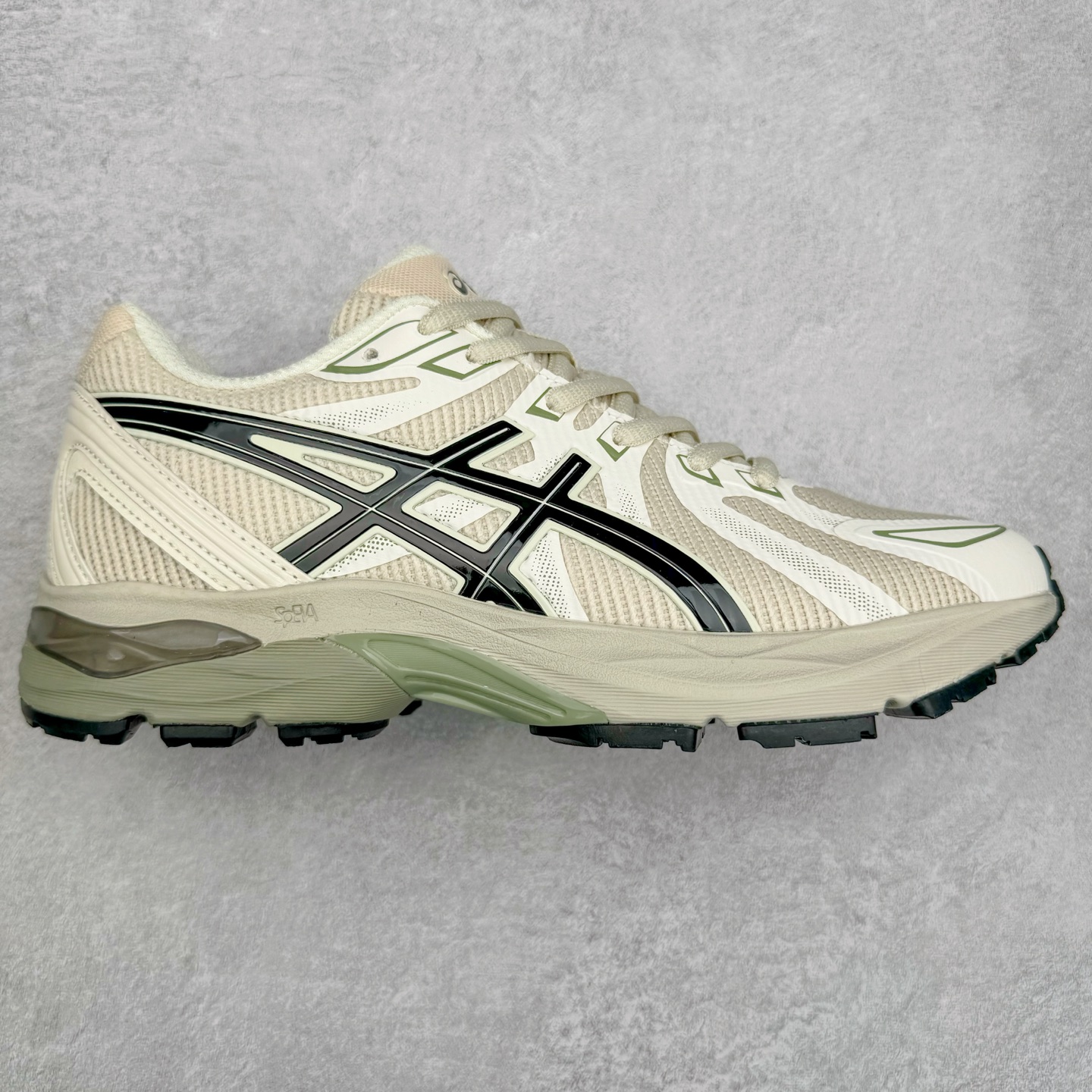 Asics Gel-Flux CN 亚瑟士时尚运动织物合成革减震透气低帮训练跑步鞋 全球知名运动品牌ASICS亚瑟士推出全新Gel-Flux CN是亚瑟士的一款缓冲跑鞋，其设计重在回弹性和舒适性，特殊的多重缓震结构，让鞋子充分吸收运动时的冲力，并提供优秀的回弹效果。尺码：36 37 37.5 38 39 40 40.5 41.5 42 42.5 43.5 44 44.5 45-选品中心