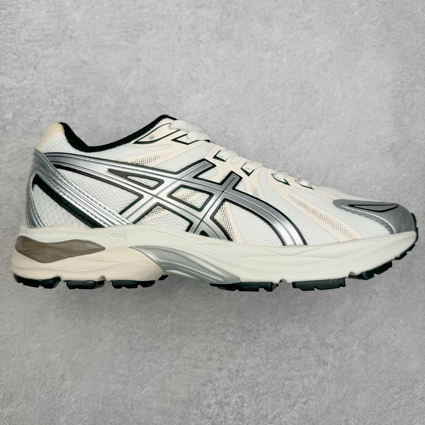 Asics Gel-Flux CN 亚瑟士时尚运动织物合成革减震透气低帮训练跑步鞋 全球知名运动品牌ASICS亚瑟士推出全新Gel-Flux CN是亚瑟士的一款缓冲跑鞋，其设计重在回弹性和舒适性，特殊的多重缓震结构，让鞋子充分吸收运动时的冲力，并提供优秀的回弹效果。尺码：36 37 37.5 38 39 40 40.5 41.5 42 42.5 43.5 44 44.5 45-选品中心