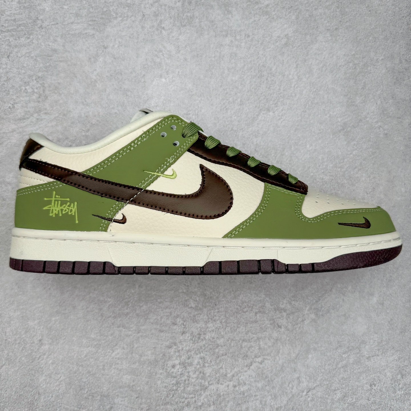 NK Dunk Low 定制配色 KK1333-020 大厂出品 极力推荐 原装头层材料 独家版型蒸餾加工帶來的是更好的视觉和脚感体验大厂纯原品质出货 清洁度 电绣工艺 皮料切割干净无任何毛边 细节完美 尺码：36 36.5 37.5 38 38.5 39 40 40.5 41 42 42.5 43 44 44.5 45-选品中心