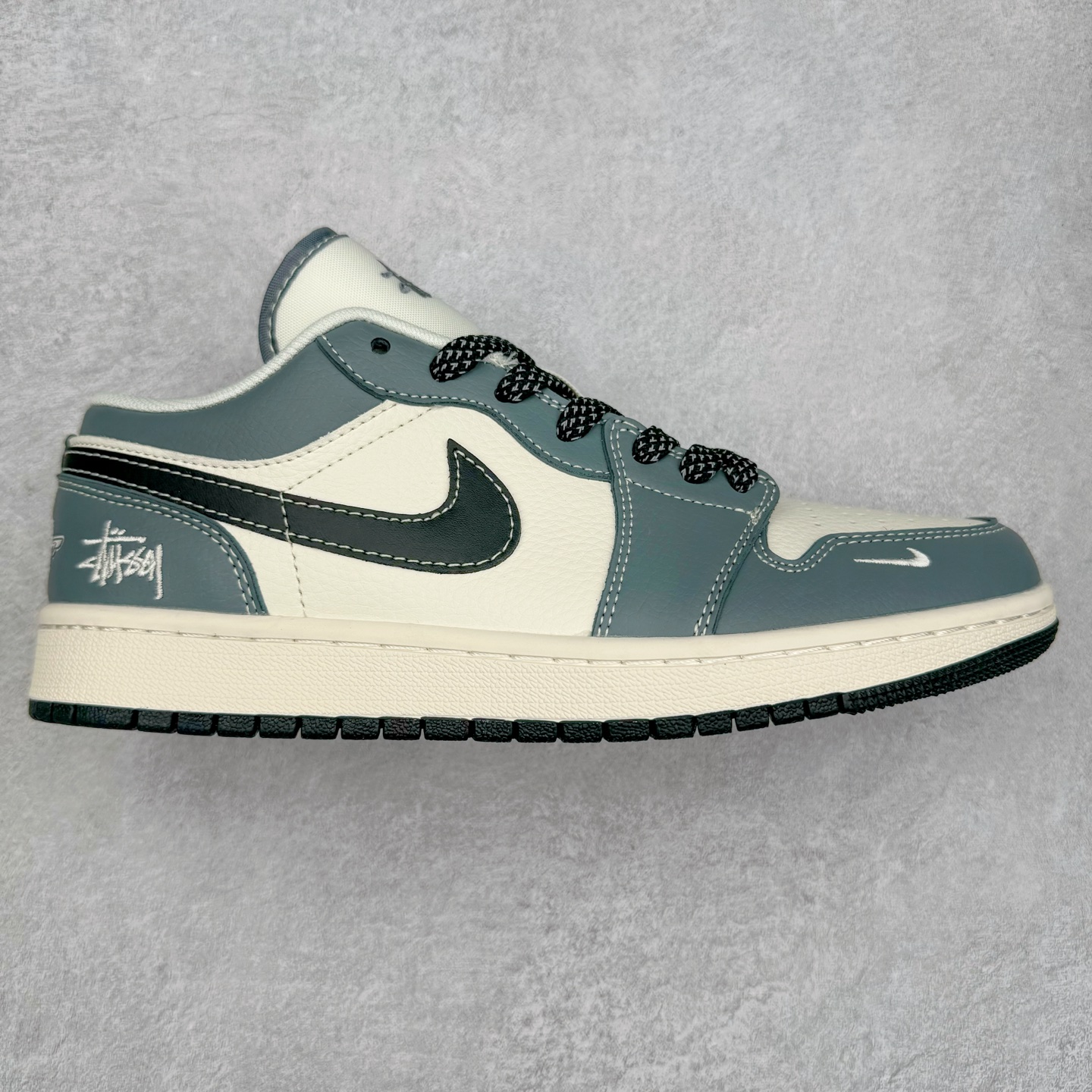 Air Jordan AJ1 Low 低帮定制 XX3318-506 原厂内置气垫魔块 A模大底 头层小牛皮 鞋舌AJ原厂专用牛津布+AJ专用反口珍珠布+原厂无杂质高弹内里海棉+特殊封边弹力鞋带 尺码：36 36.5 37.5 38 38.5 39 40 40.5 41 42 42.5 43 44 44.5 45 46 47.5-选品中心