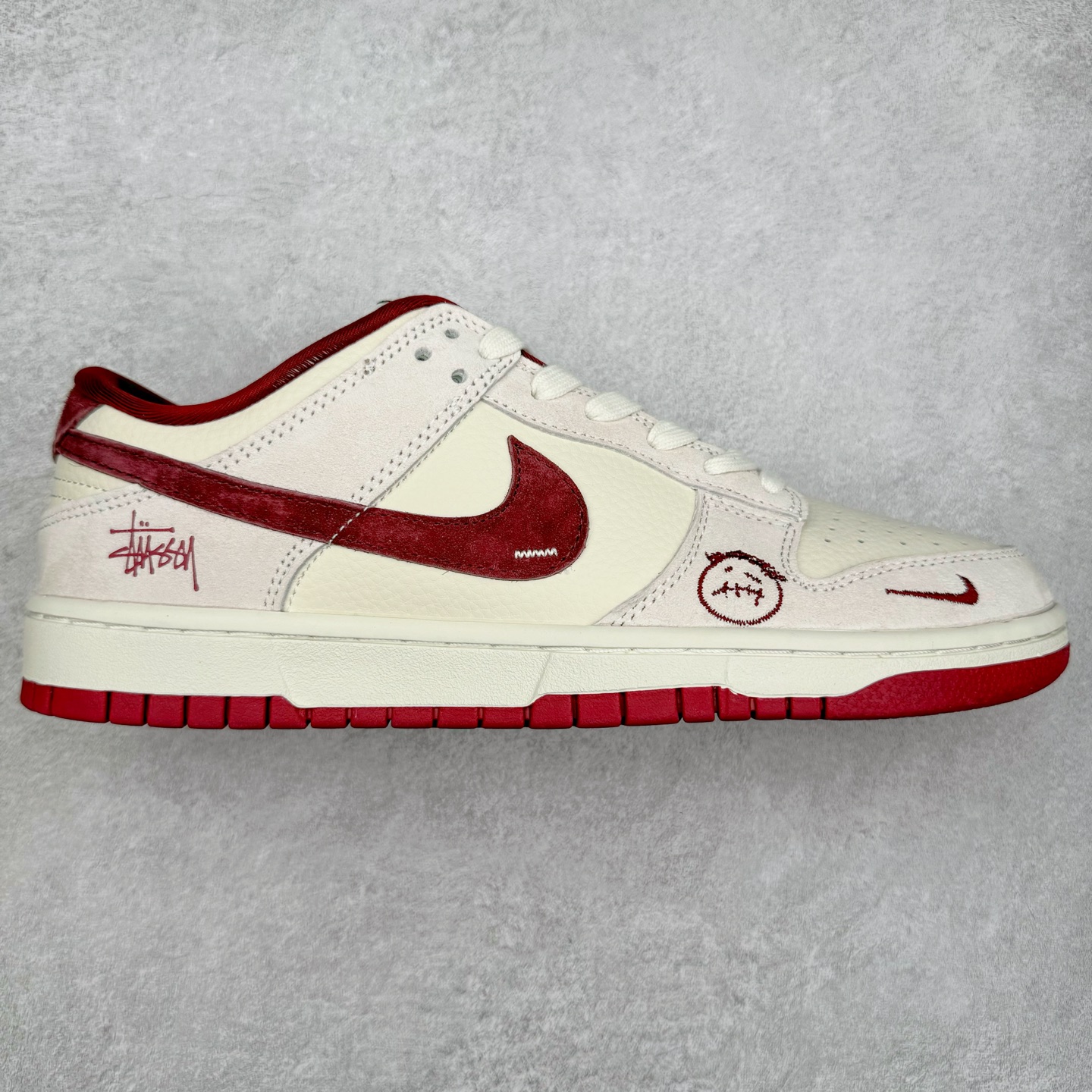 NK Dunk Low 定制配色 KK1333-031 大厂出品 极力推荐 原装头层材料 独家版型蒸餾加工帶來的是更好的视觉和脚感体验大厂纯原品质出货 清洁度 电绣工艺 皮料切割干净无任何毛边 细节完美 尺码：36 36.5 37.5 38 38.5 39 40 40.5 41 42 42.5 43 44 44.5 45-选品中心