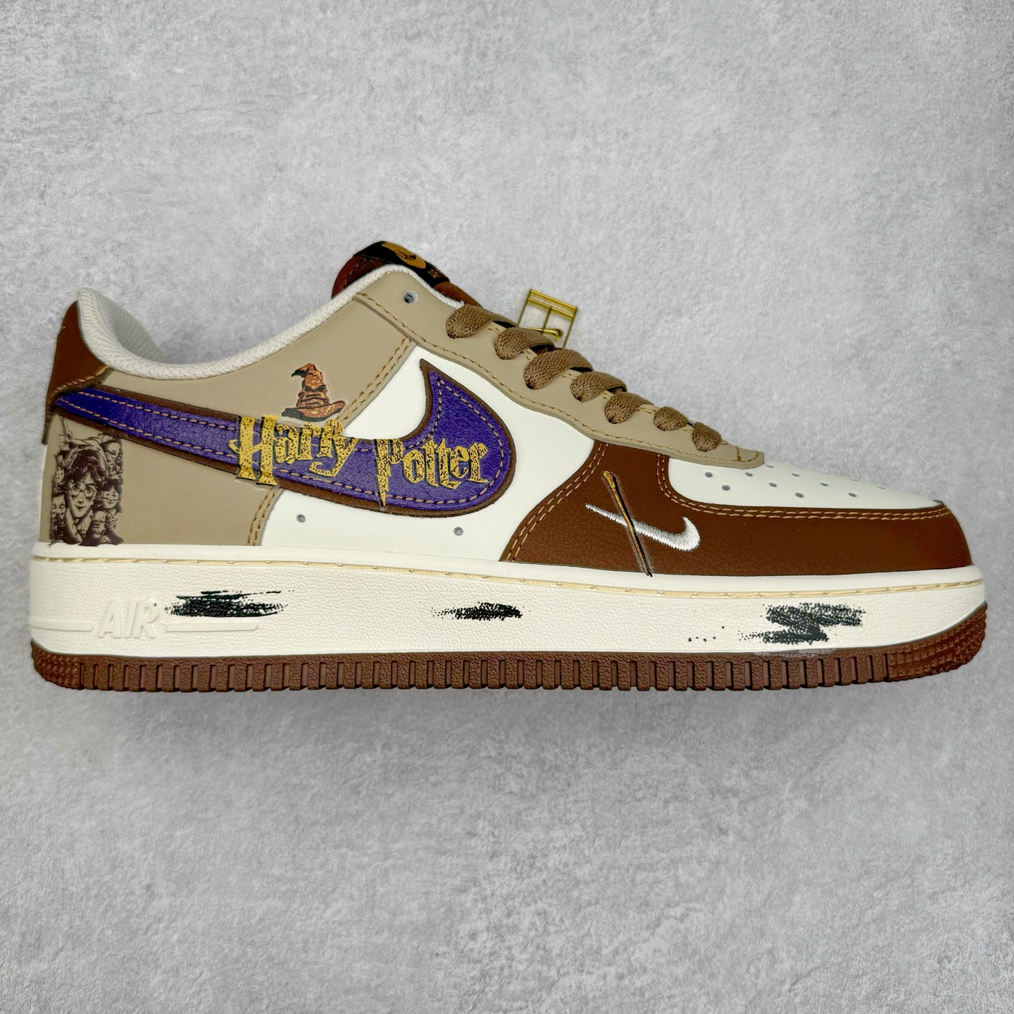 NK Air Force 1´07 Low 空军一号低帮百搭休闲运动板鞋 LJ2288-111 柔软、弹性十足的缓震性能和出色的中底设计 横跨复古与现代的外型结合 造就出风靡全球 三十多年的Force 1 直到今天还深受青睐 尺码：36 36.5 37.5 38 38.5 39 40 40.5 41 42 42.5 43 44 44.5 45-选品中心