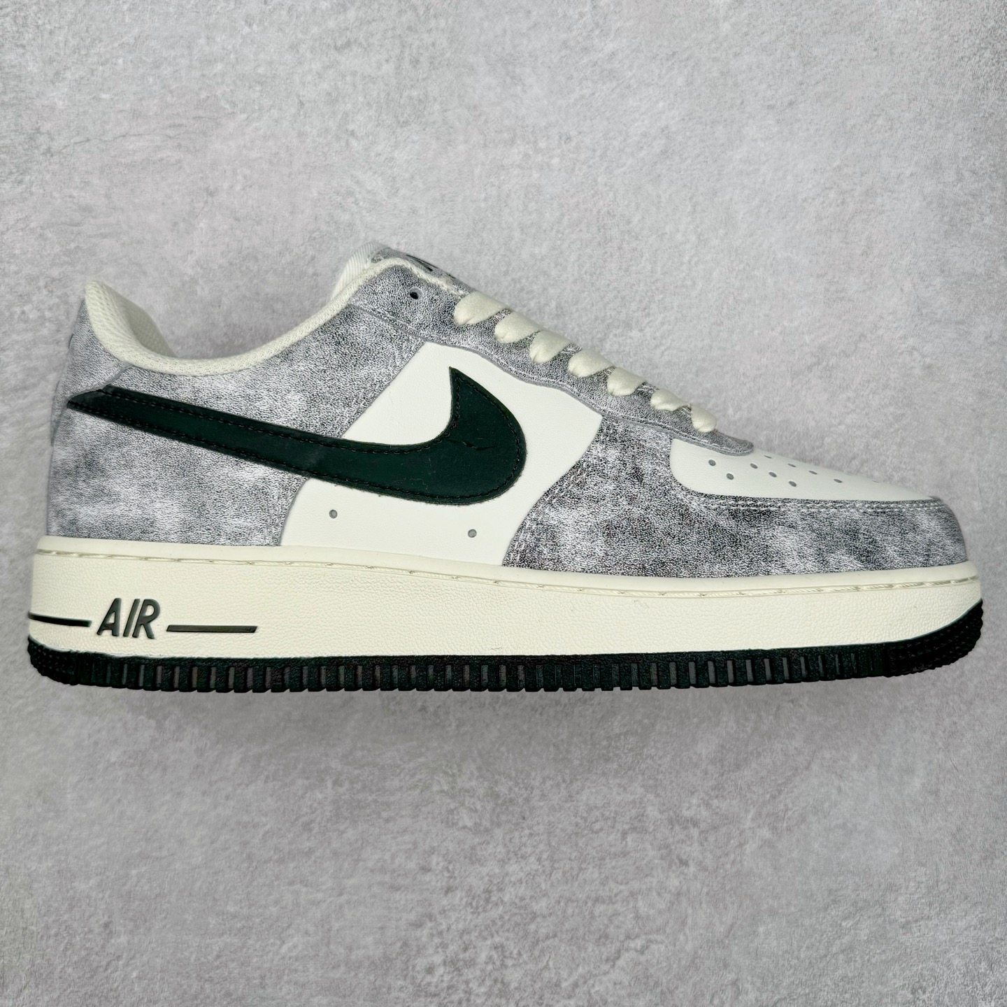 NK Air Force 1´07 Low 空军一号低帮百搭休闲运动板鞋 BX5815-535 柔软、弹性十足的缓震性能和出色的中底设计 横跨复古与现代的外型结合 造就出风靡全球 三十多年的Force 1 直到今天还深受青睐 尺码:36 36.5 37.5 38 38.5 39 40 40.5 41 42 42.5 43 44 44.5 45-选品中心