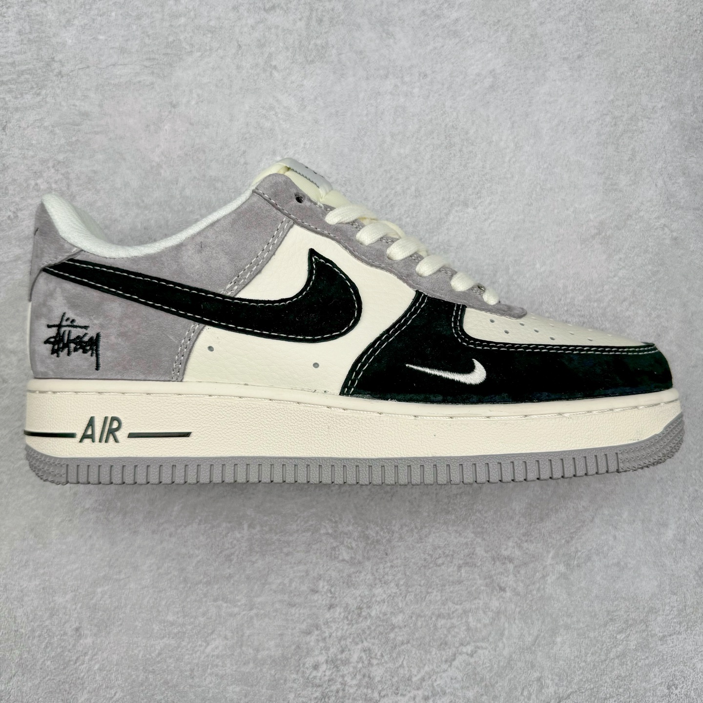 NK Air Force 1´07 Low 空军一号低帮百搭休闲运动板鞋 XZ6188-363 柔软、弹性十足的缓震性能和出色的中底设计 横跨复古与现代的外型结合 造就出风靡全球 三十多年的Force 1 直到今天还深受青睐 尺码:36 36.5 37.5 38 38.5 39 40 40.5 41 42 42.5 43 44 44.5 45-选品中心