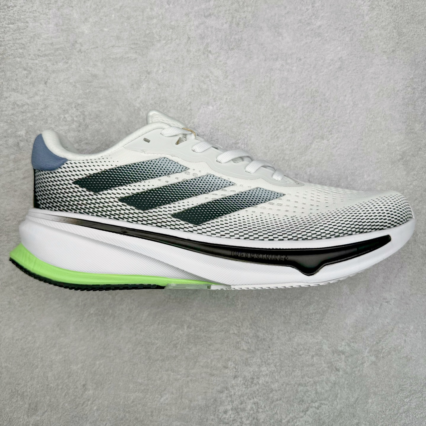 图片[3]-AD Supernova Rise 阿迪全新休闲轻跑鞋 款鞋采用了Dreamstrike+ 中底 将缓冲材质与柔软的织物相结合 以最大限度地减少刺激性摩擦和慢跑后水泡的可能性 在美学方面 Supernova Rise 从自然和生物中汲取灵感 如深色底色和半绿色细节 尺码：36 36.5 37.5 38 38.5 39 40 40.5 41 42 42.5 43 44 44.5 45-选品中心